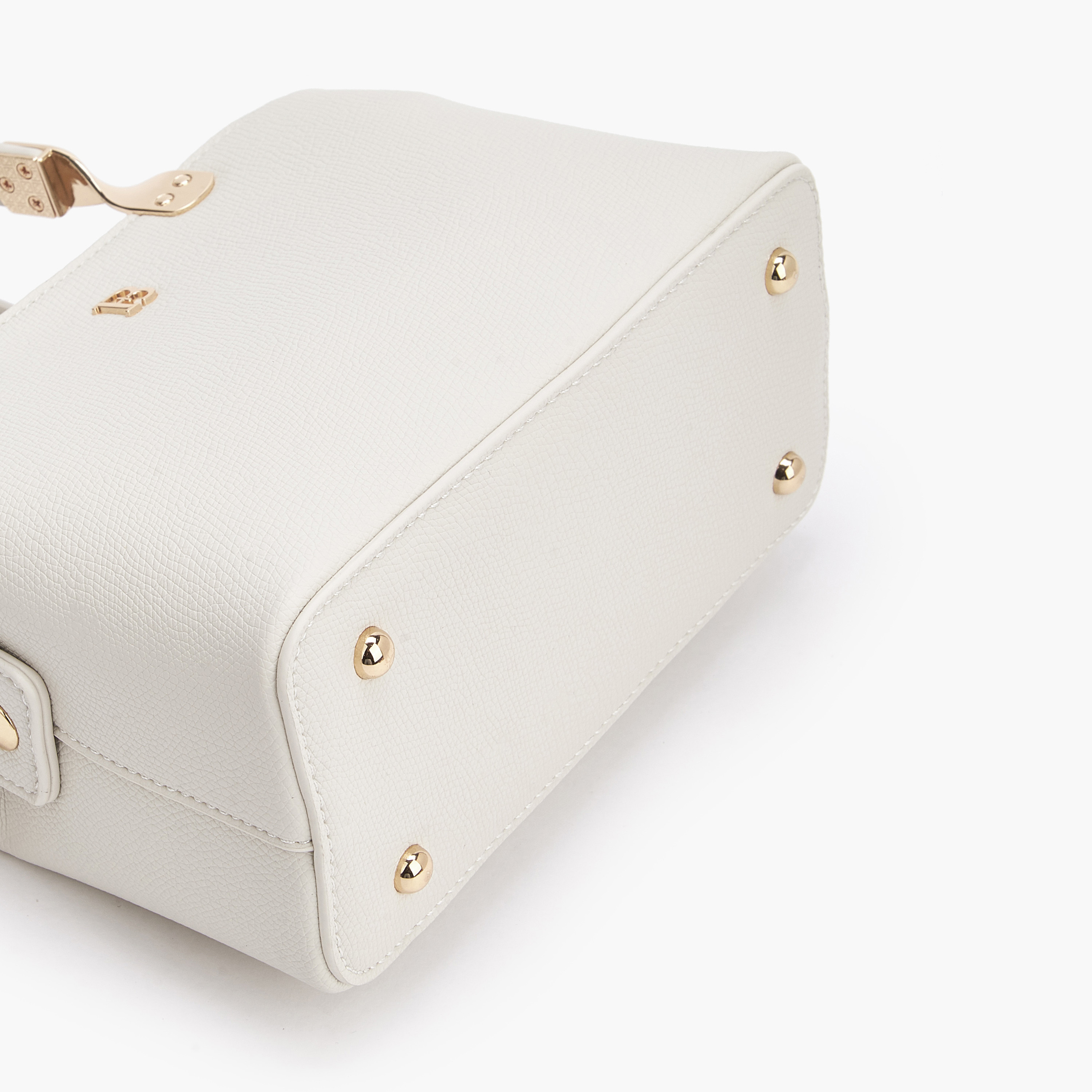 شنطة كروس بودي بشعار منقوش وحزام سلسلة من فلورا بيلا-women-bagsandwallets-handbags-image-7