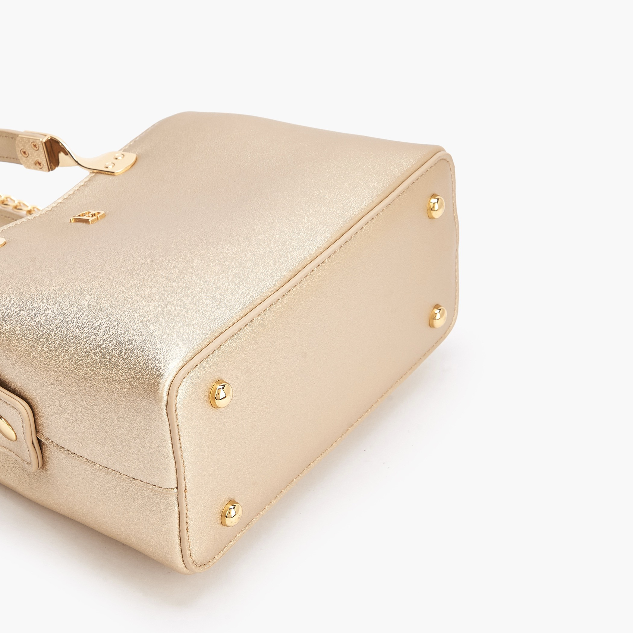 شنطة كروس بودي بشعار منقوش وحزام سلسلة من فلورا بيلا-women-bagsandwallets-handbags-image-7