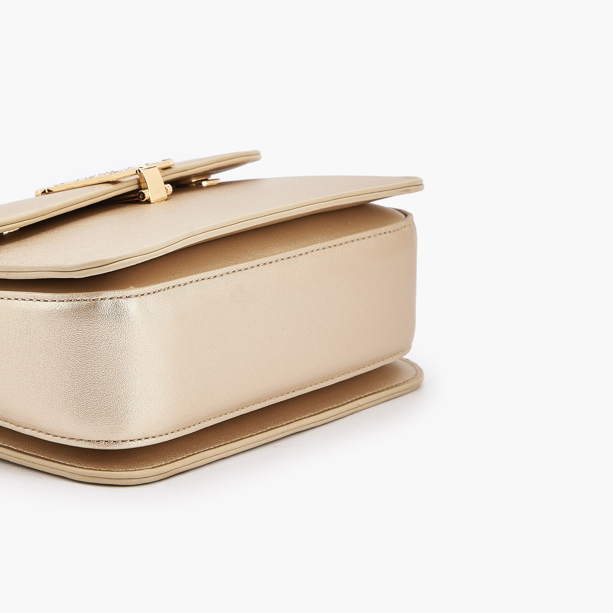 شنطة كروس بودي مزينة بشعار مع حزام سلسلة من فلورا بيلا-women-bagsandwallets-handbags-image-7