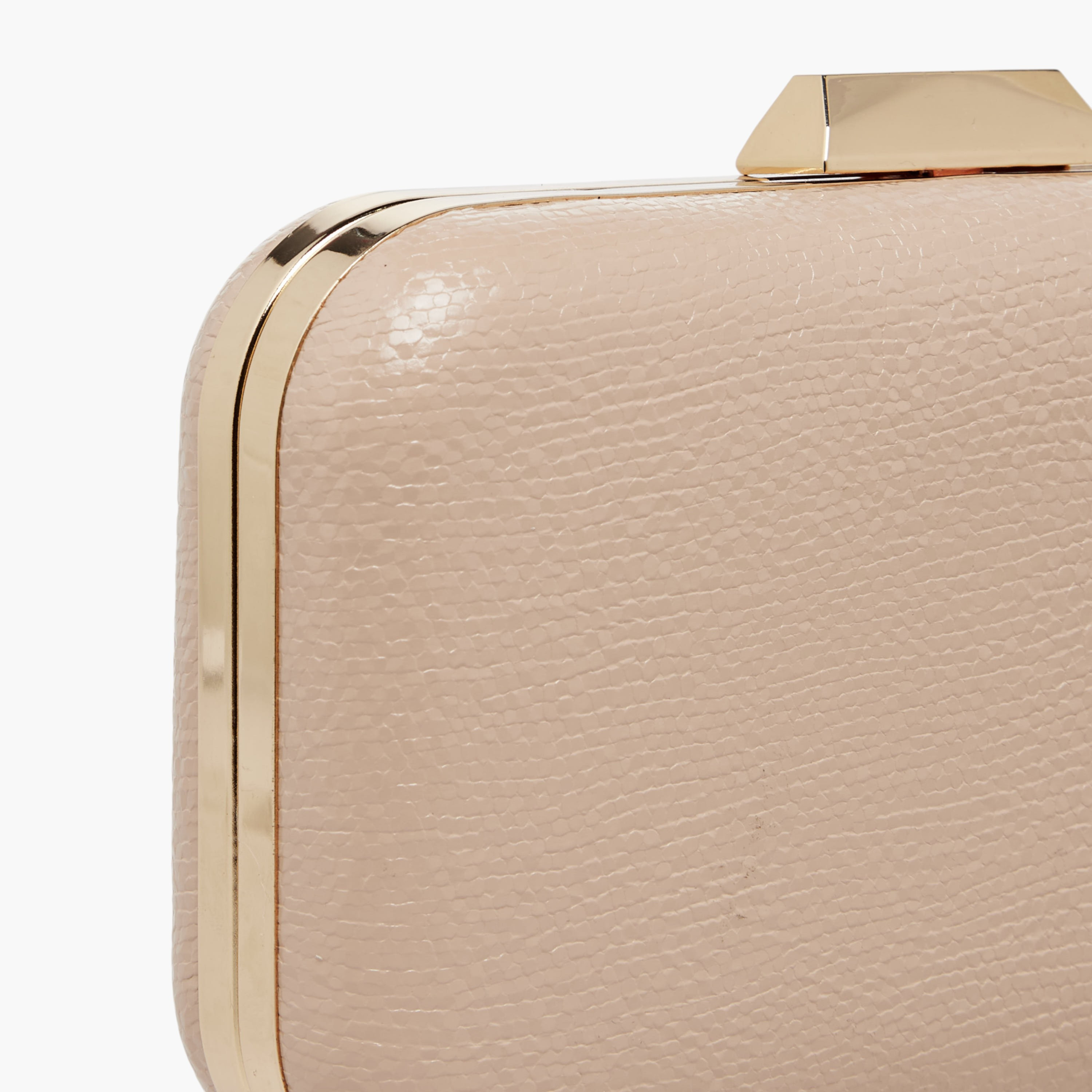 شنطة كلاتش بارزة الملمس بحزام سلسلة قابل للفصل من فلورا بيلا-women-bagsandwallets-handbags-image-5