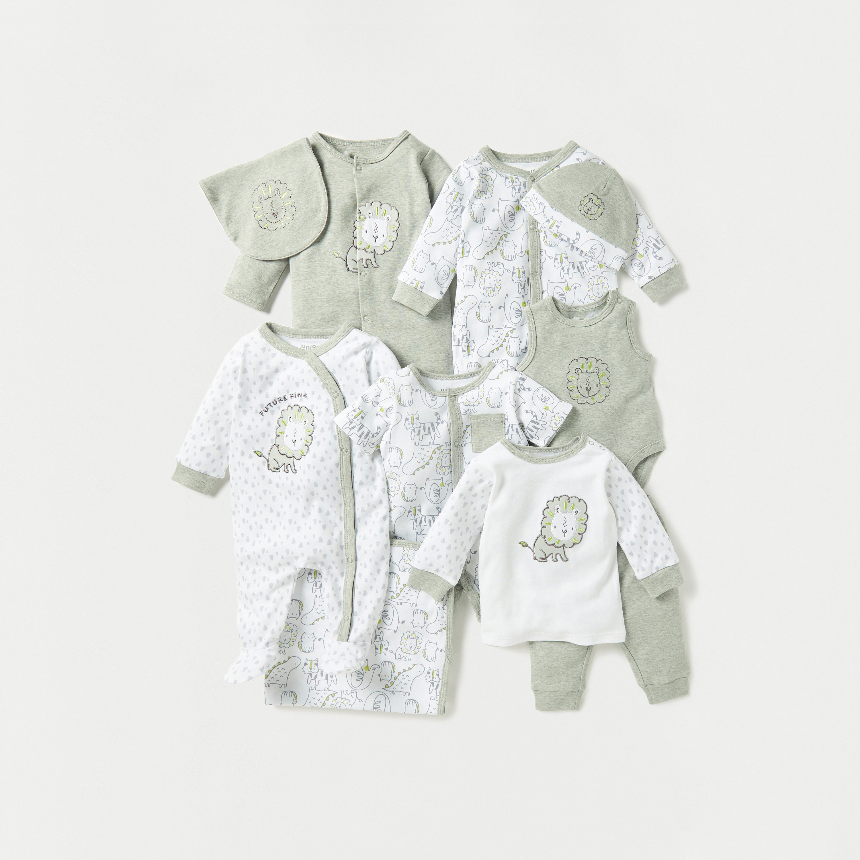 مريلة مطرزة من جونيورز-baby-feeding-bibs-image-5