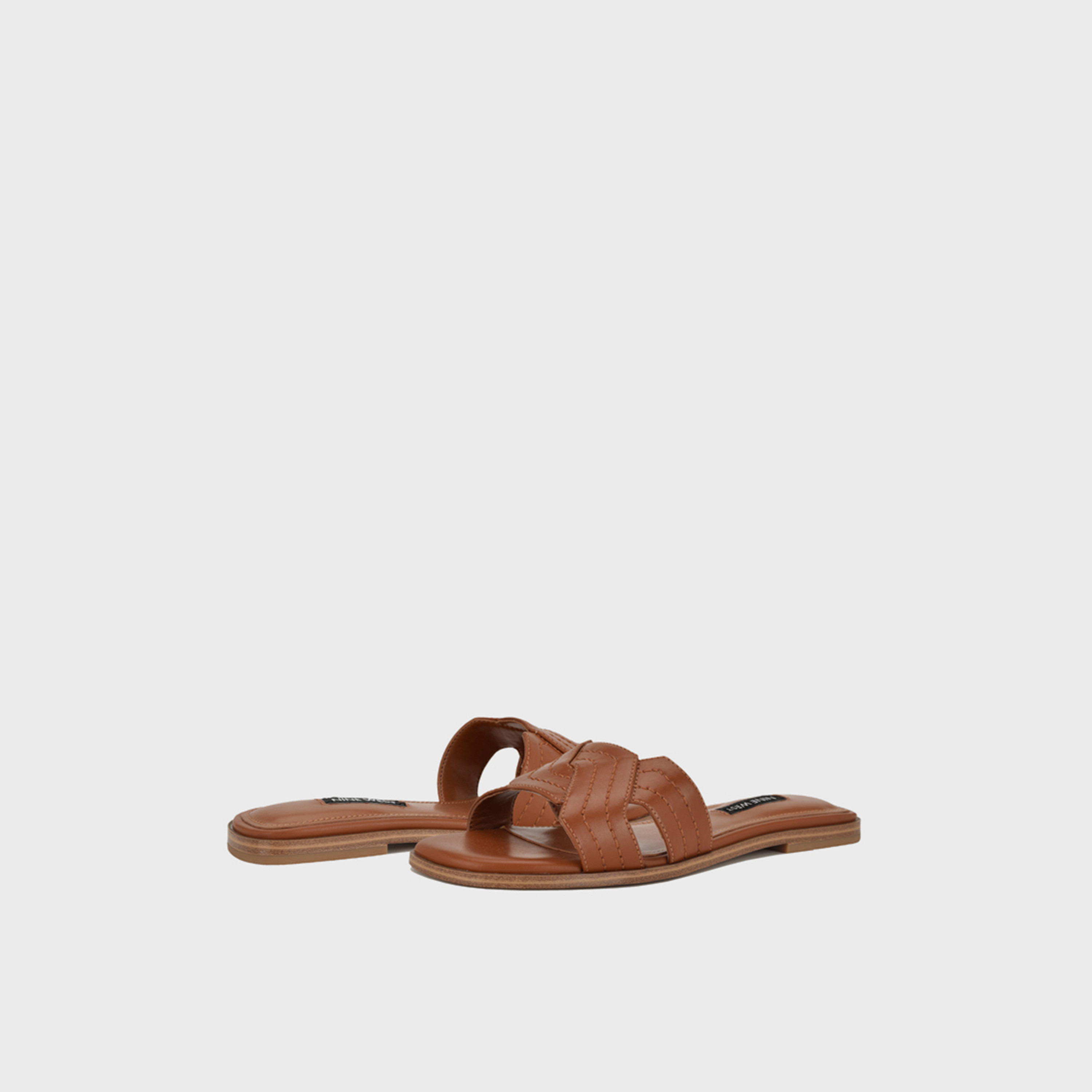 ناين ويست - صندل نسائي مسطح سهل الارتداء | WNGAMMY3-women-shoes-sandals-flats-image-2