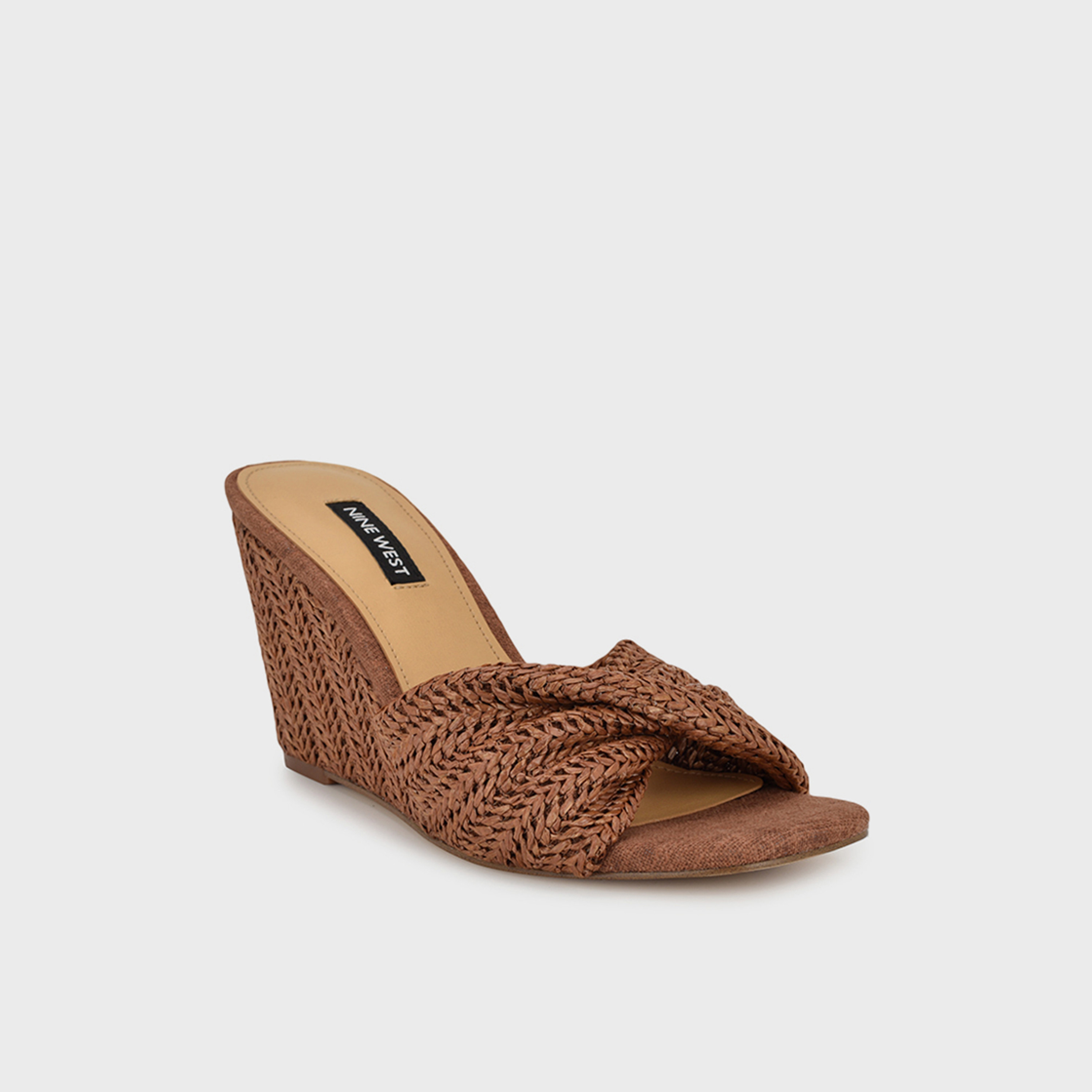 ناين ويست - صندل نسائي سهل الارتداء بكعب إسفين | WNNIKHIL2-women-shoes-sandals-heeled-image-1