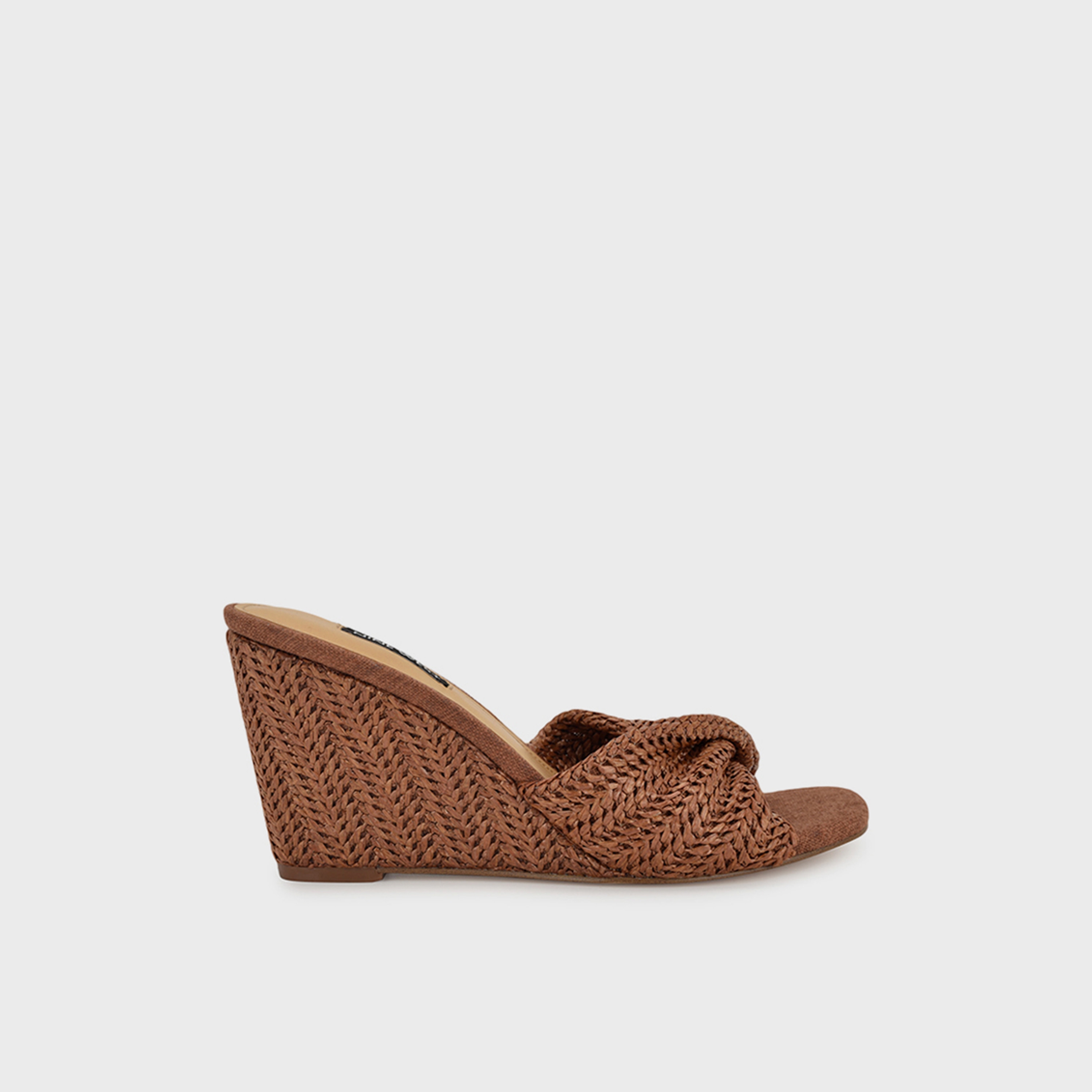 ناين ويست - صندل نسائي سهل الارتداء بكعب إسفين | WNNIKHIL2-women-shoes-sandals-heeled-image-4