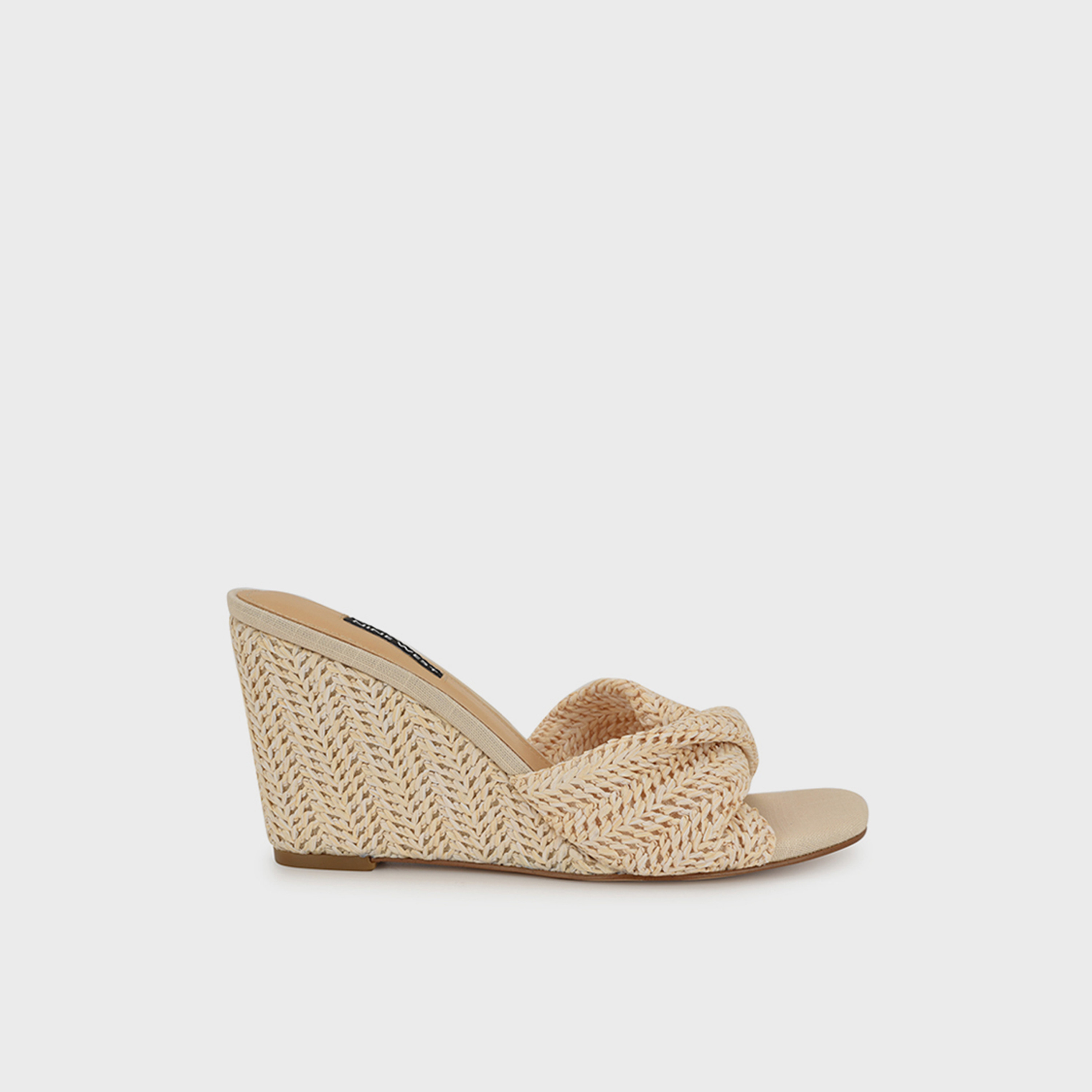 ناين ويست - صندل نسائي سهل الارتداء بكعب إسفين | WNNIKHIL2-women-shoes-sandals-heeled-image-9