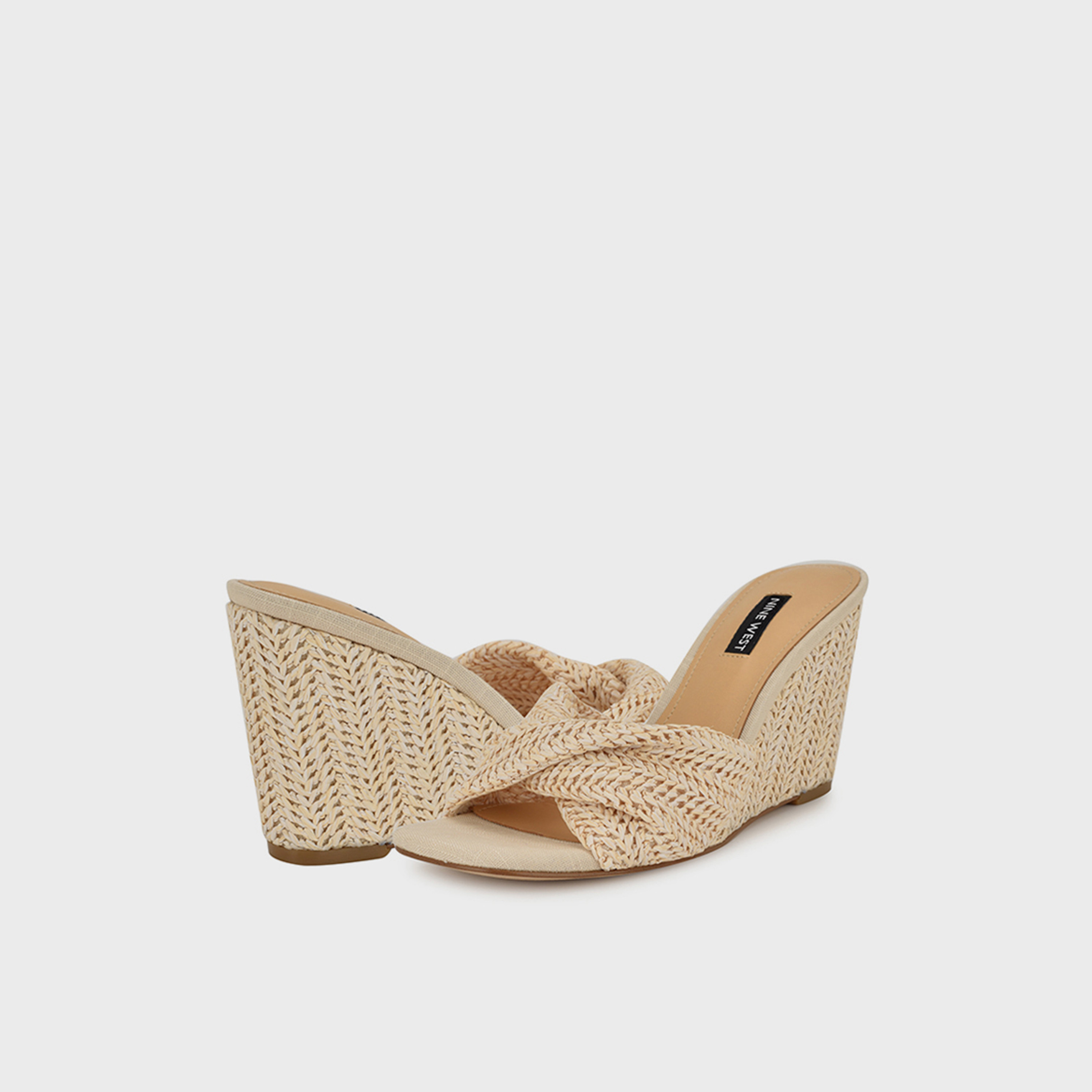 ناين ويست - صندل نسائي سهل الارتداء بكعب إسفين | WNNIKHIL2-women-shoes-sandals-heeled-image-10