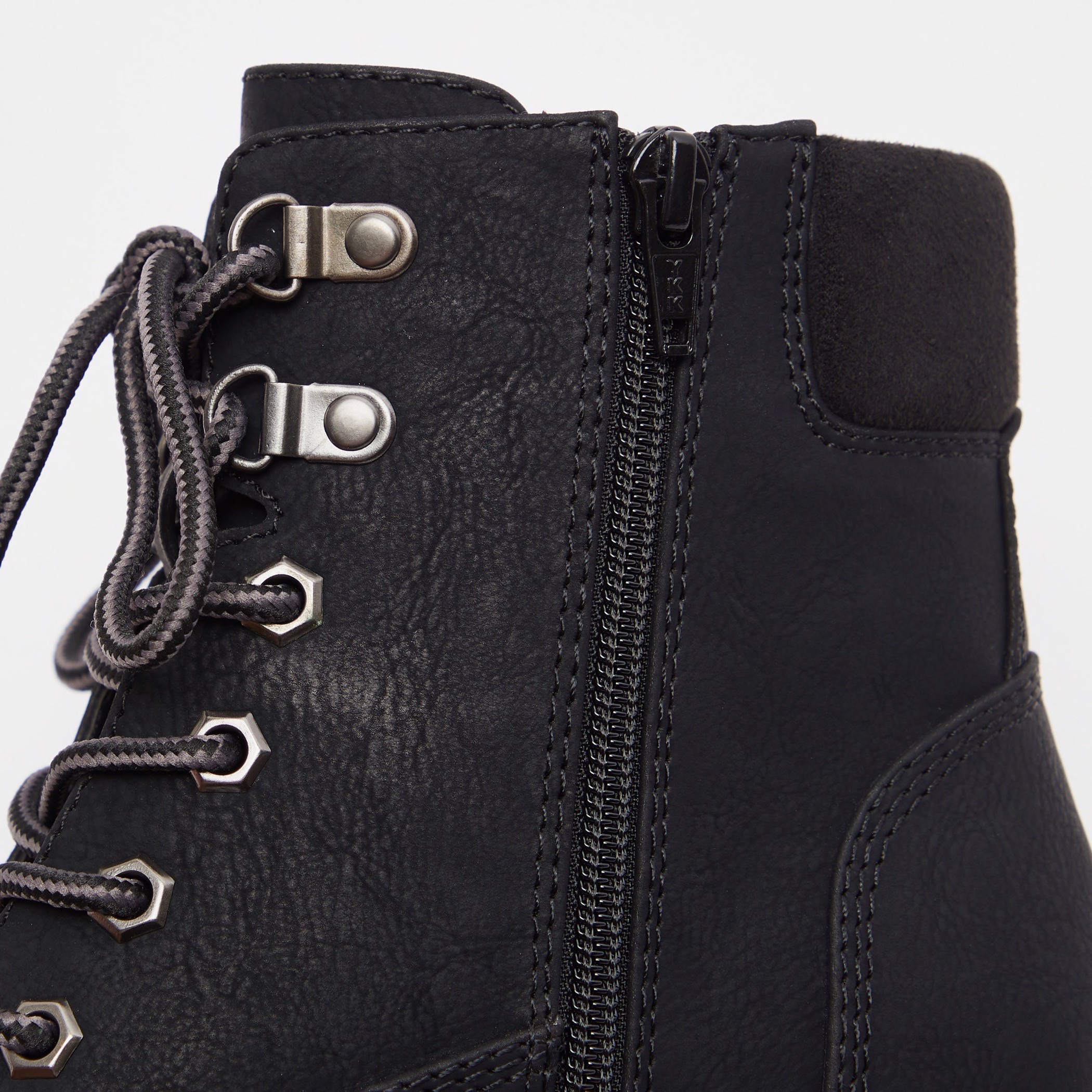 بوت طول الكاحل بسحّاب إغلاق وكعب سميك للنساء من لي كوبر-women-shoes-boots-image-4