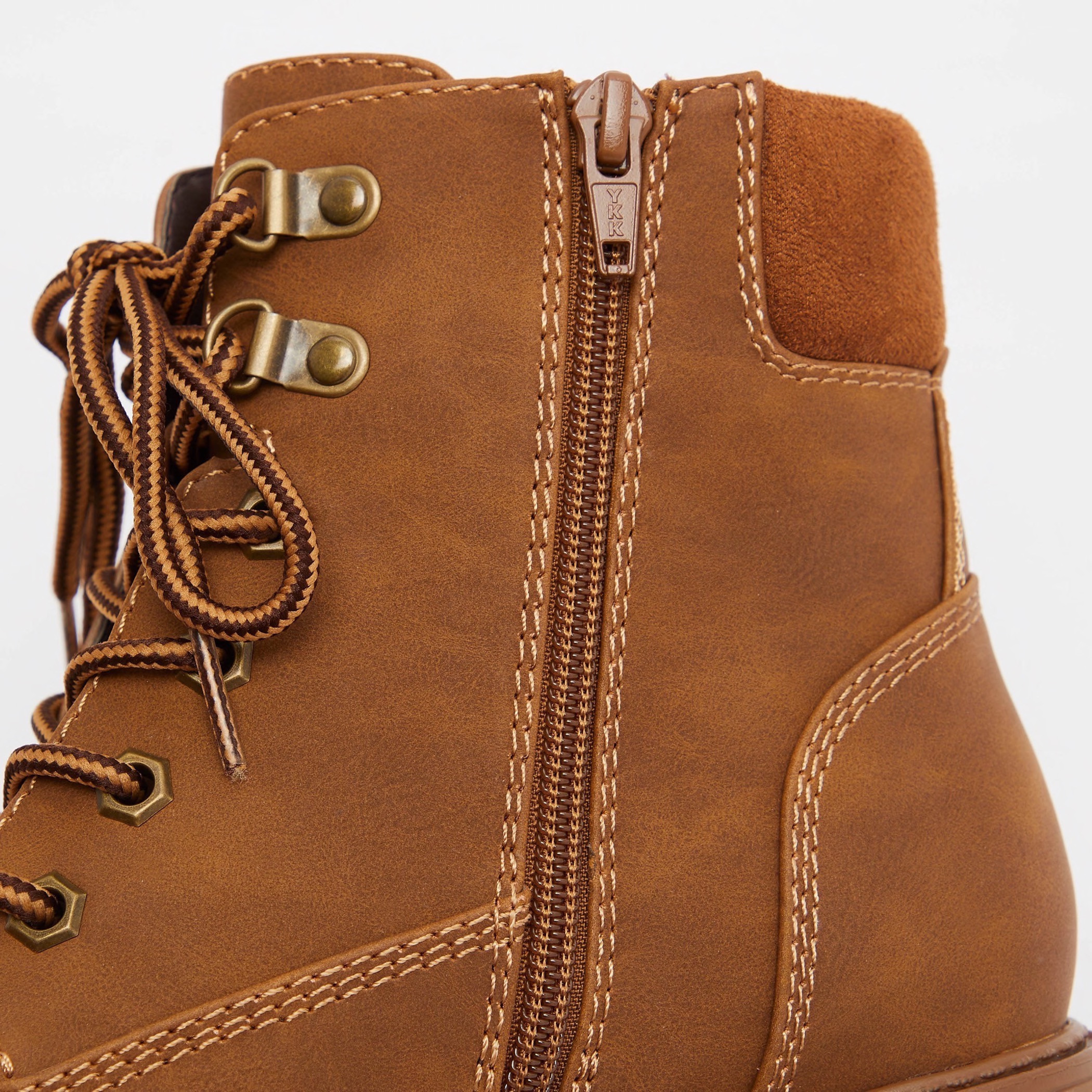 بوت طول الكاحل بسحّاب إغلاق وكعب سميك للنساء من لي كوبر-women-shoes-boots-image-10