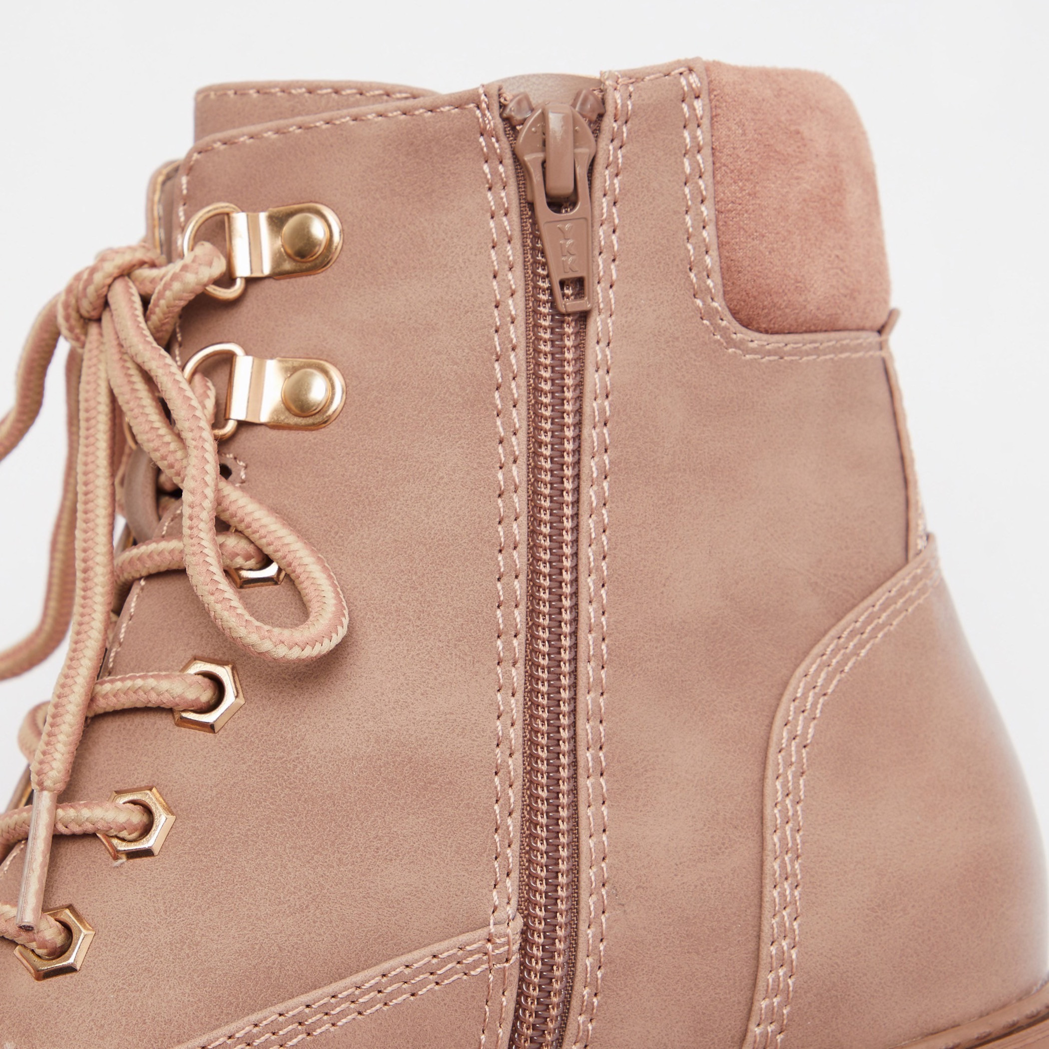 بوت طول الكاحل بسحّاب إغلاق وكعب سميك للنساء من لي كوبر-women-shoes-boots-image-16