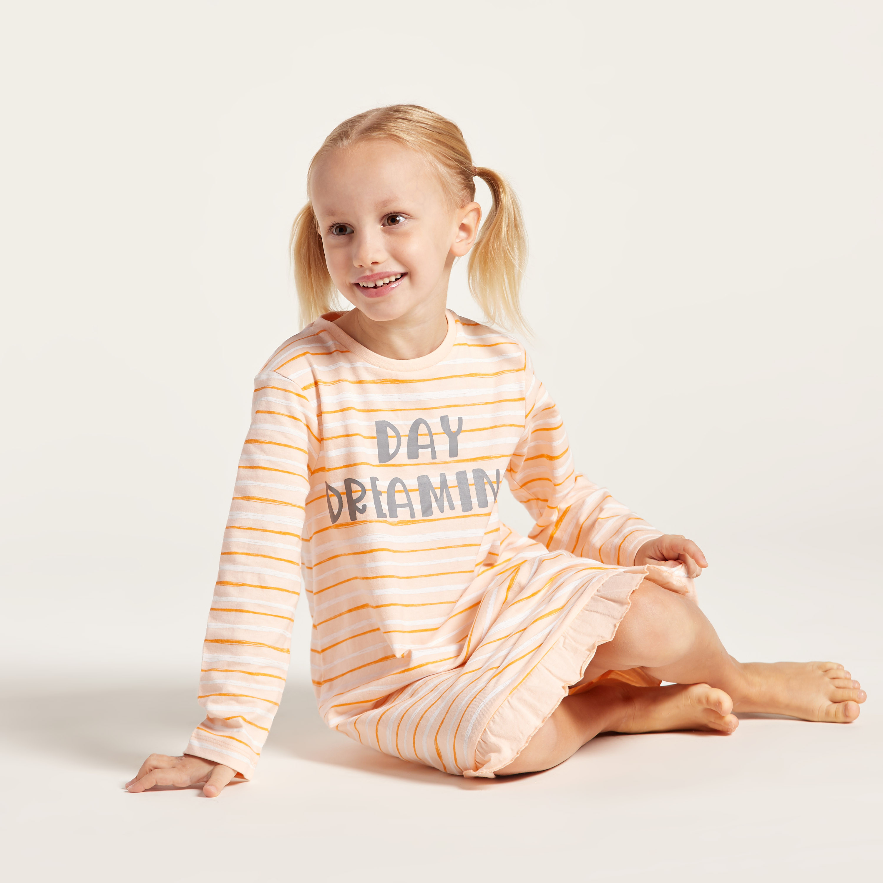 فستان نوم بأكمام طويلة وطبعات من جونيورز- طقم من قطعتين-girls-clothing-nightwear-image-2