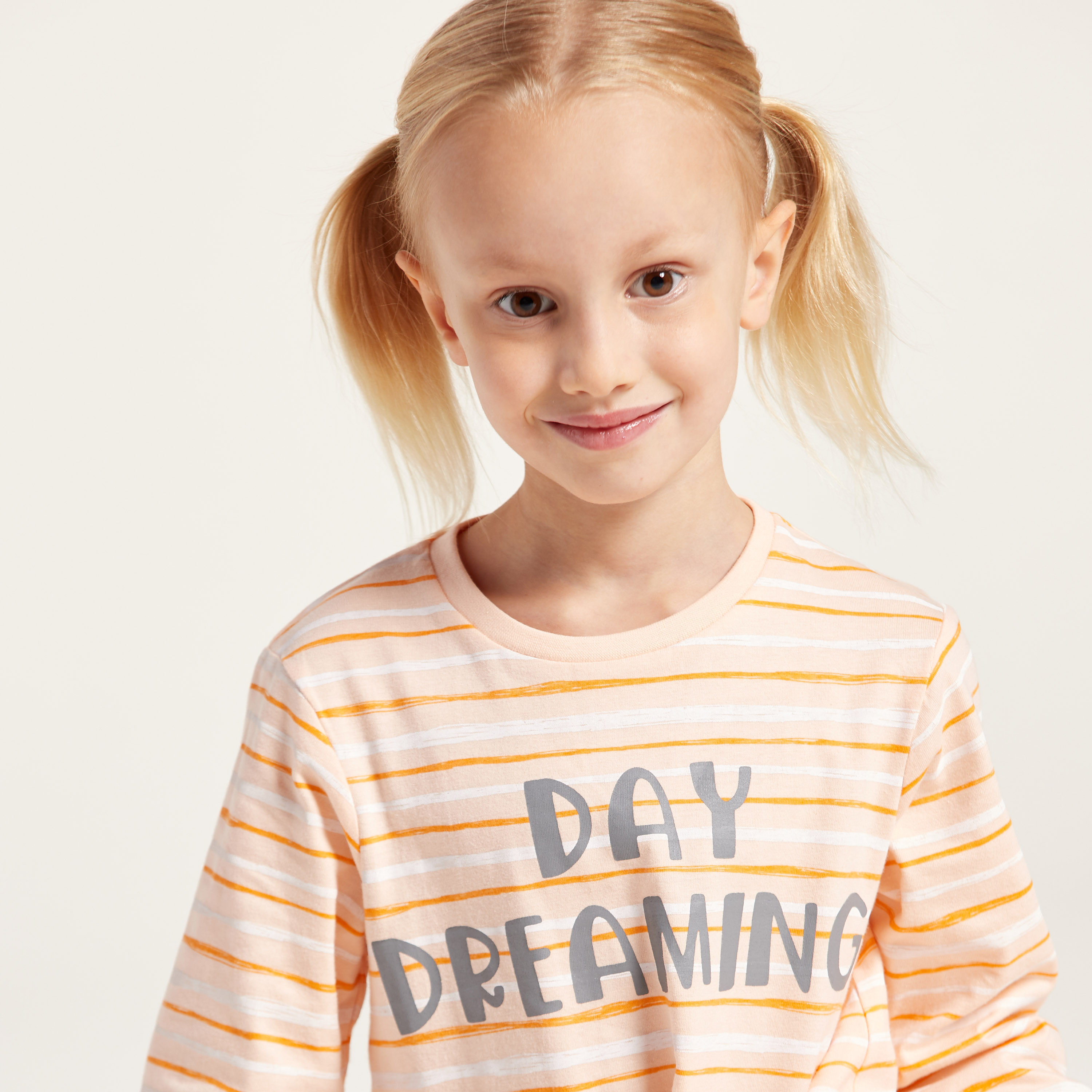 فستان نوم بأكمام طويلة وطبعات من جونيورز- طقم من قطعتين-girls-clothing-nightwear-image-3