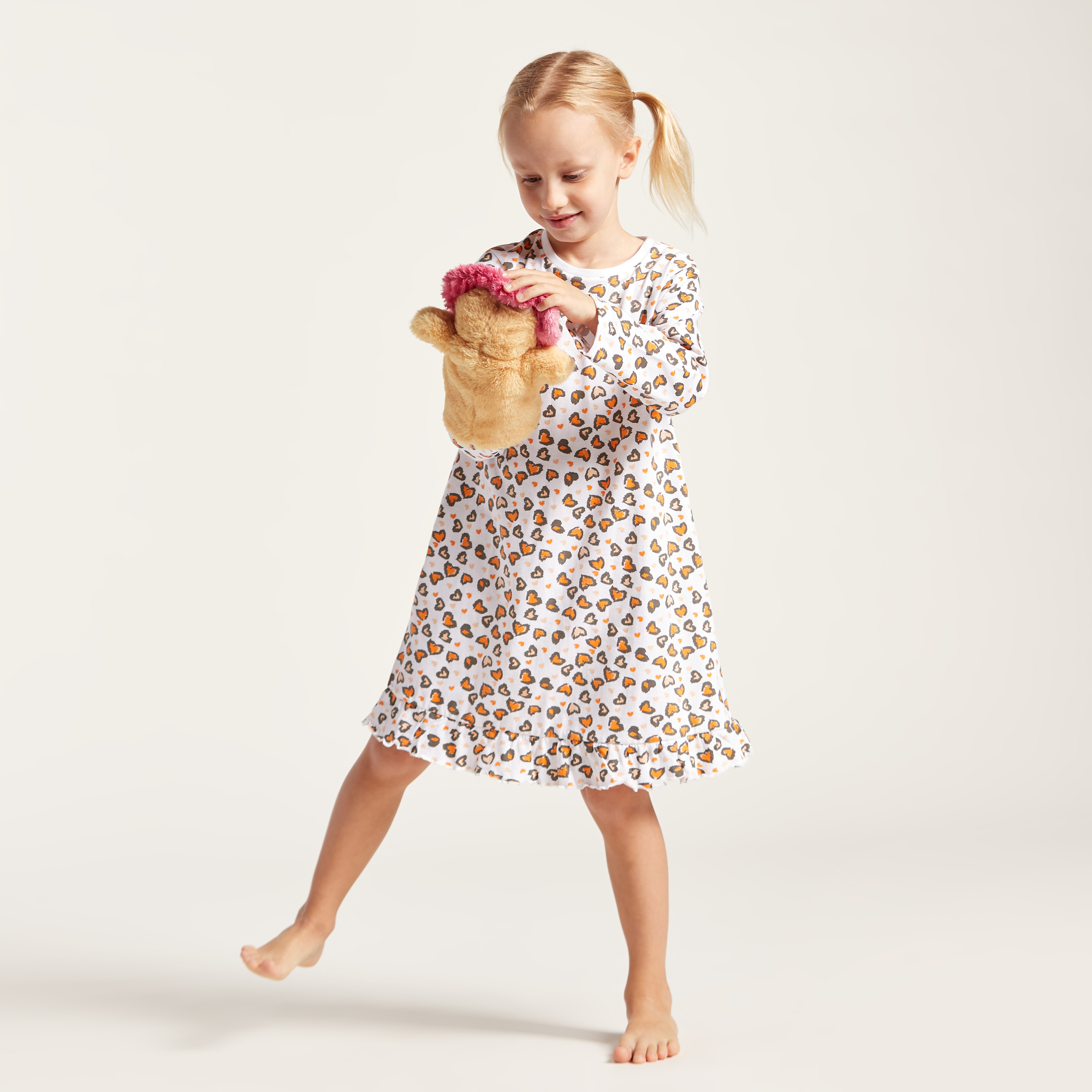 فستان نوم بأكمام طويلة وطبعات من جونيورز- طقم من قطعتين-girls-clothing-nightwear-image-5