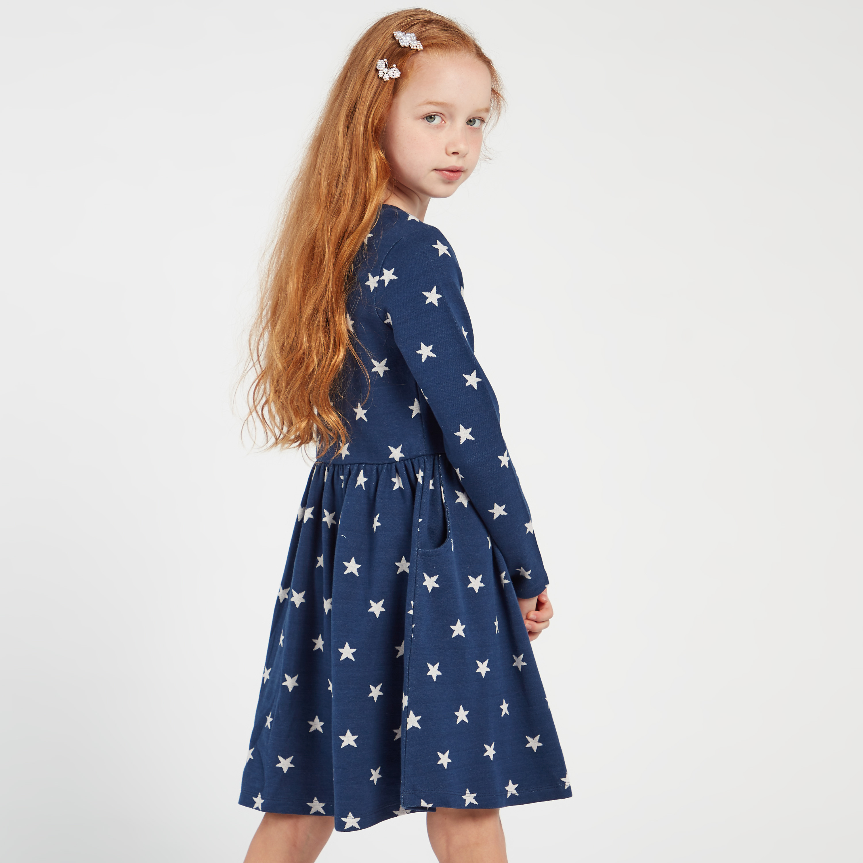 فستان بأكمام طويلة وطبعات نجوم عليه بالكامل من جونيورز-girls-clothing-dressesandjumpsuits-image-4