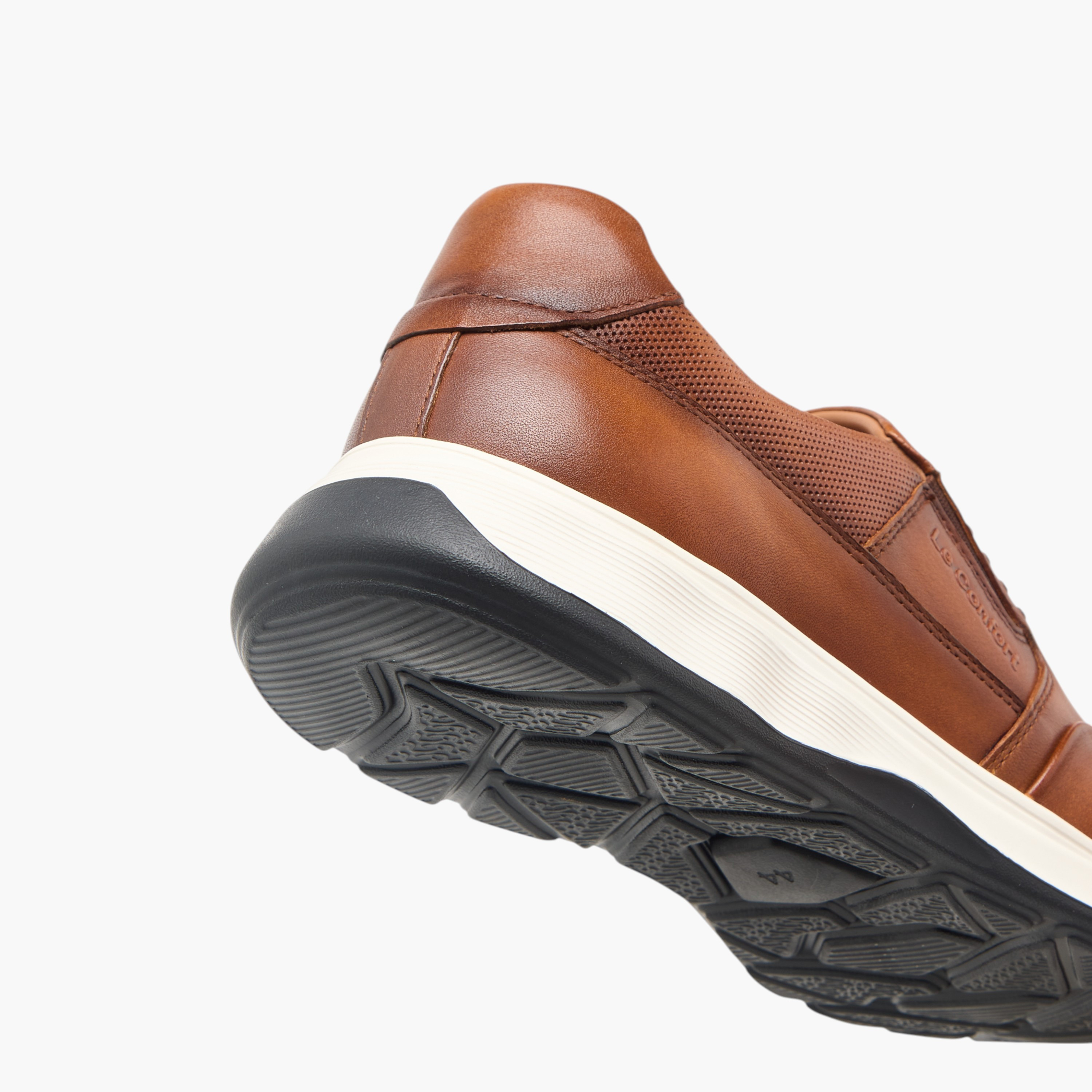 حذاء خفيف جلد سهل الارتداء بنقوش الشعار من لو كونفورت -men-shoes-formalshoes-image-5