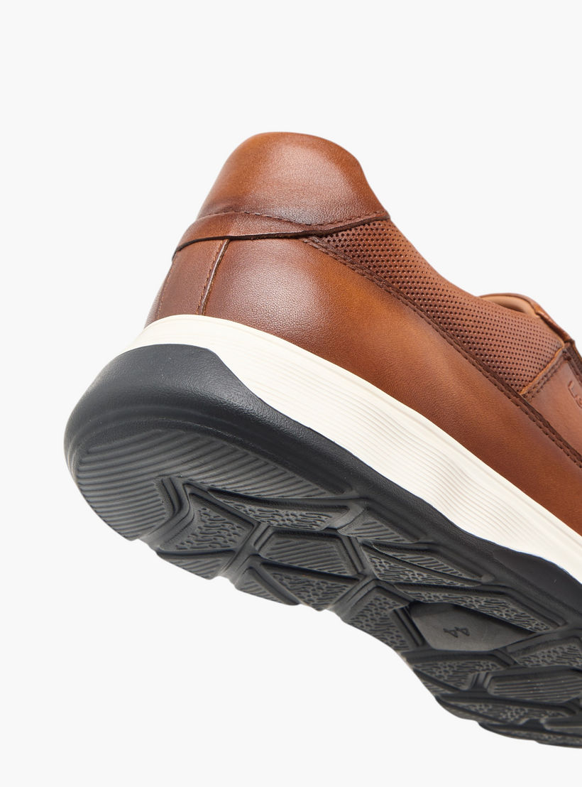 حذاء خفيف جلد سهل الارتداء بنقوش الشعار من لو كونفورت -men-shoes-formalshoes-image-5