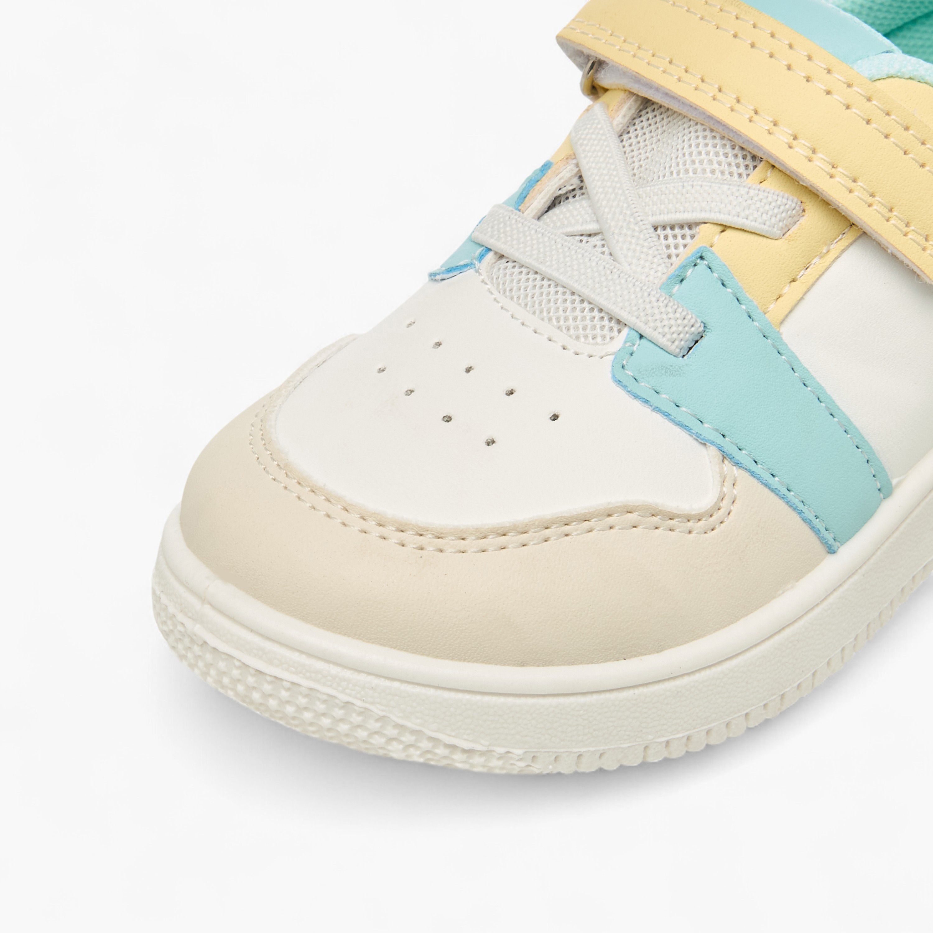 حذاء سنيكرز مثقّب بشريط إغلاق لاصق للأولاد من إل بي إل من شو إكسبرس-boys-shoes-sneakers-image-2