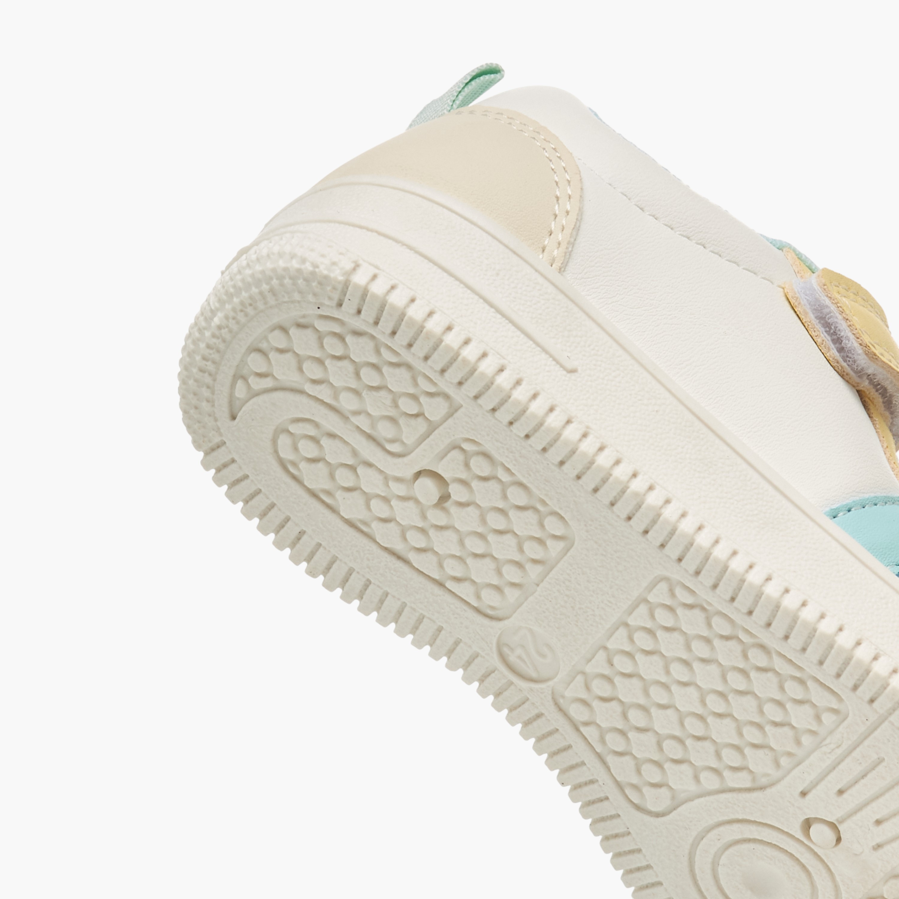 حذاء سنيكرز مثقّب بشريط إغلاق لاصق للأولاد من إل بي إل من شو إكسبرس-boys-shoes-sneakers-image-1