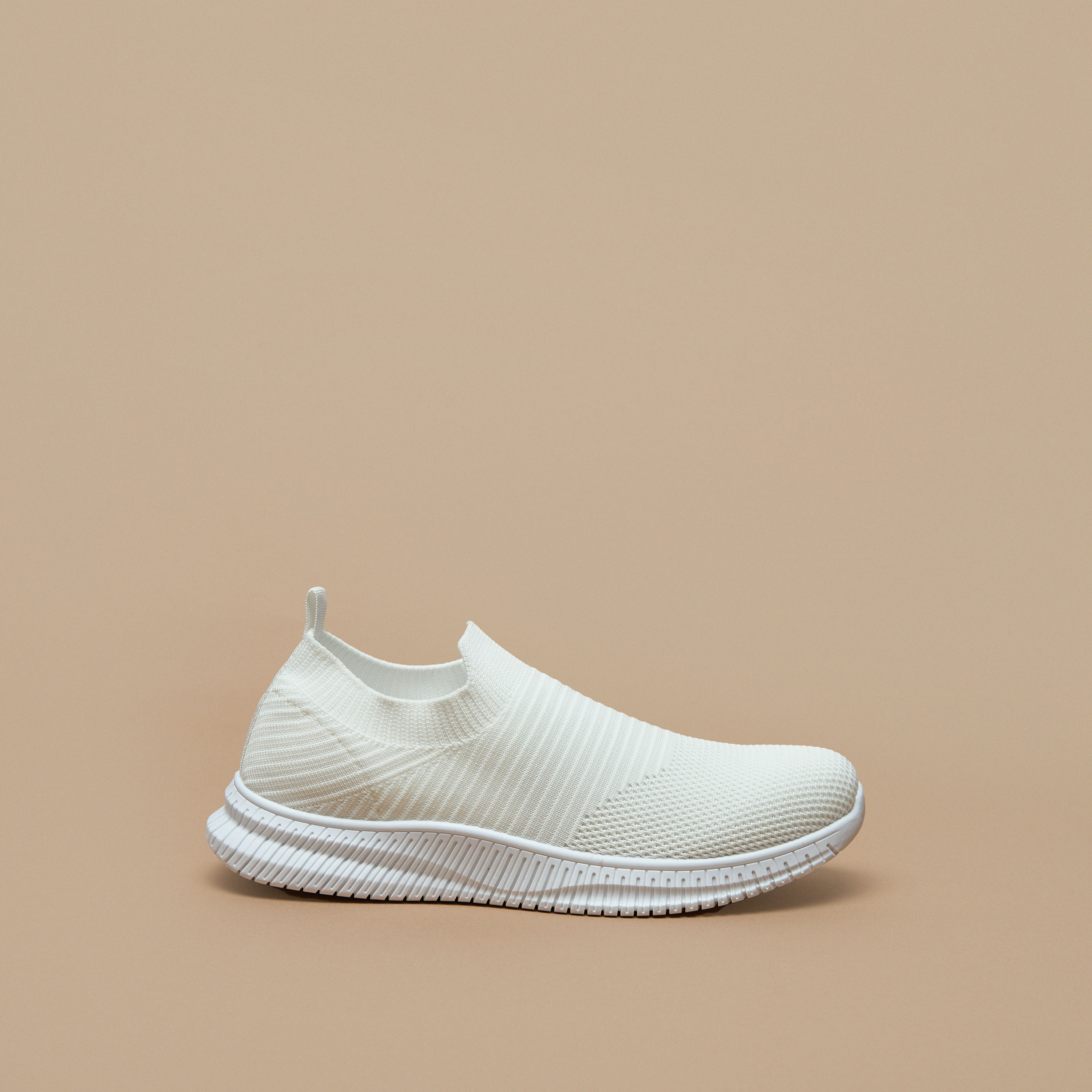 حذاء رياضي شبكي سهل الارتداء مع لسان سحب من أوكلان من شو إكسبرس-sports-women-shoes-image-13