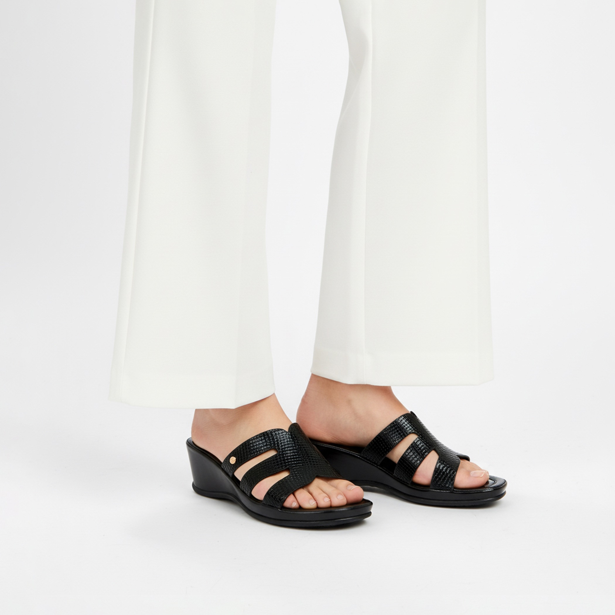 صندل بكعب ويدج للنساء من فلورا بيلا-women-shoes-sandals-heeled-image-2