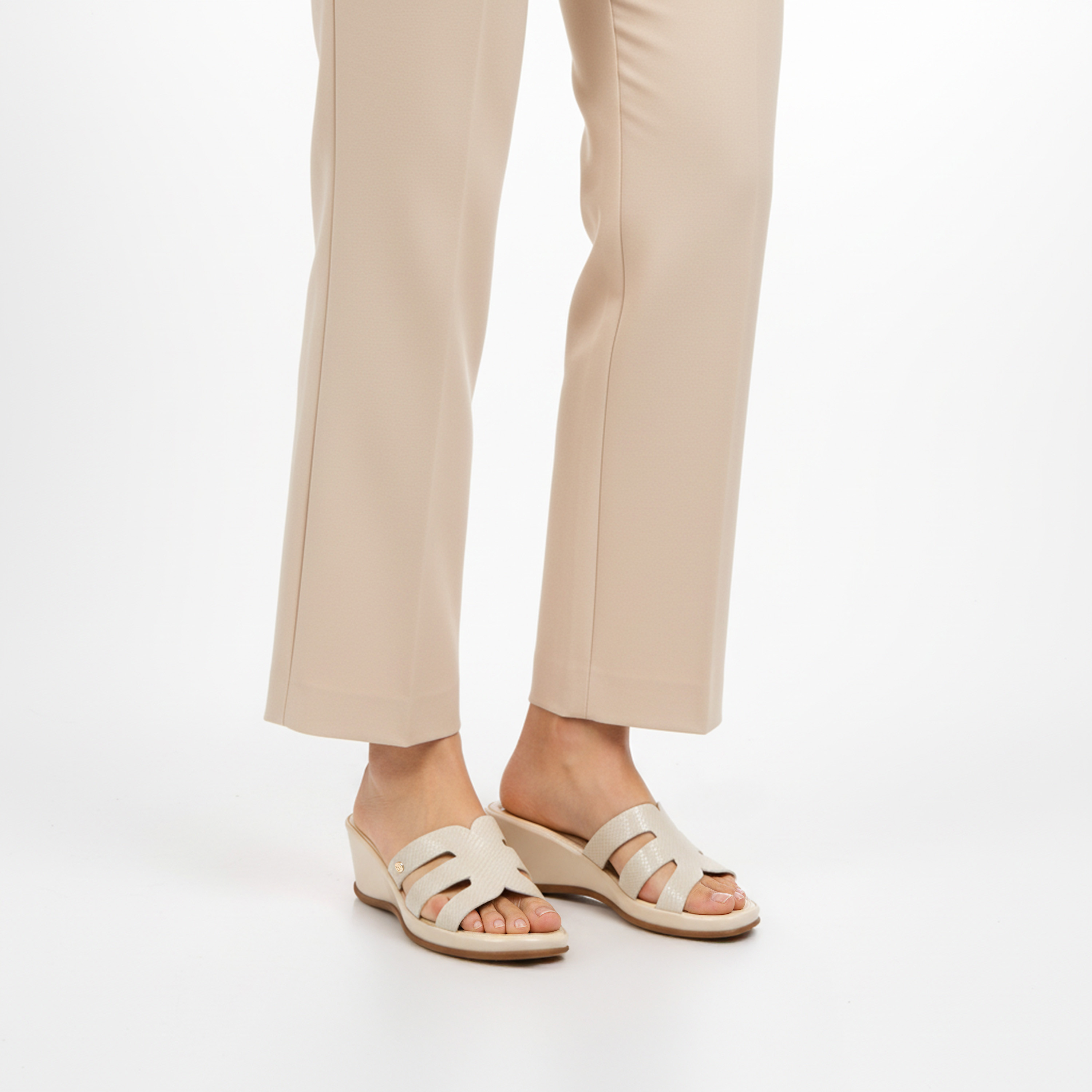 صندل بكعب ويدج للنساء من فلورا بيلا-women-shoes-sandals-heeled-image-2