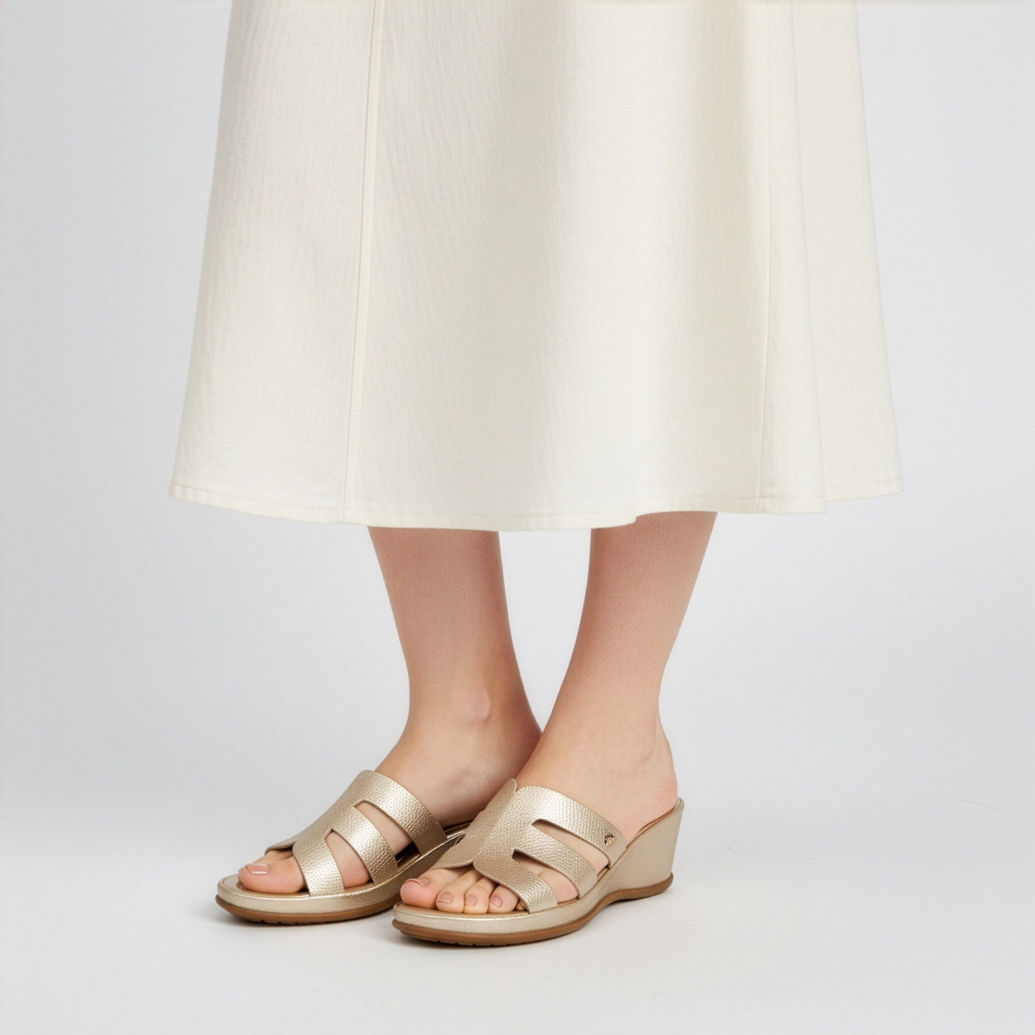 صندل ويدج سهل الارتداء للنساء من فلورا بيلا-women-shoes-sandals-heeled-image-2