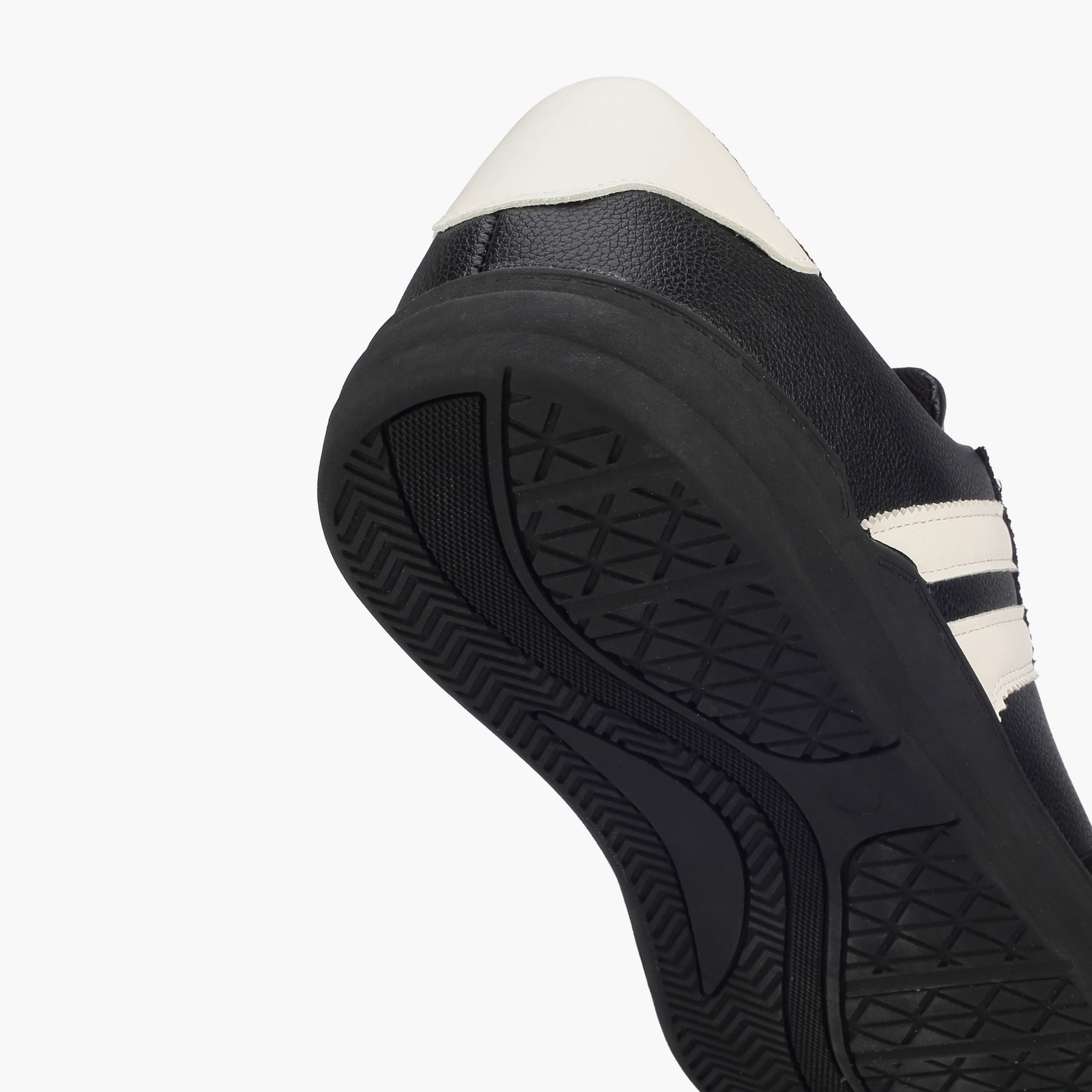 حذاء سنيكرز برباط وخطوط للرجال من إل بي إل بواسطة شو إكسبريس-men-shoes-sneakers-image-5