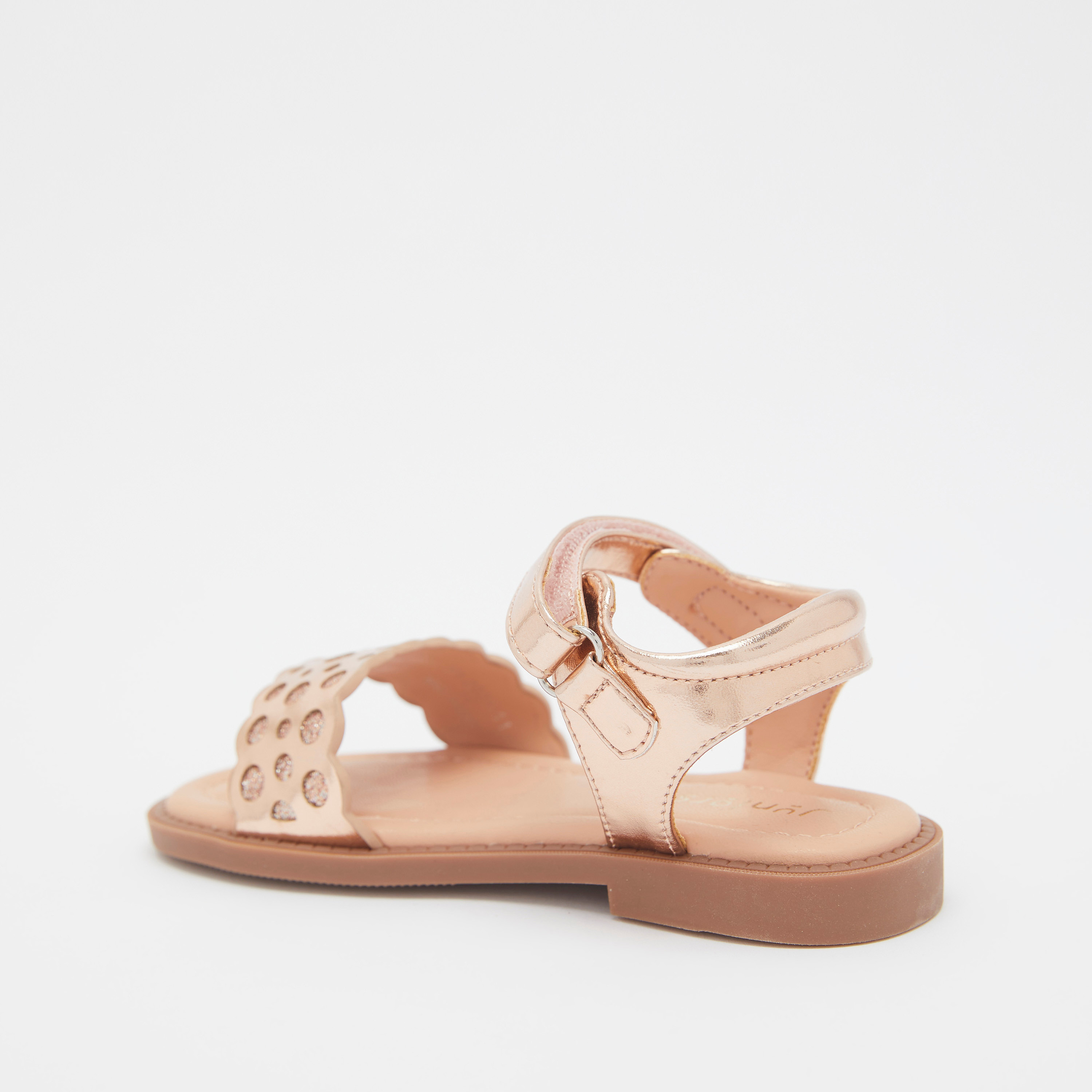 صندل بمقدّمة مفتوحة وتصميم مفرّغ من جونيورز-girls-shoes-sandals-image-3