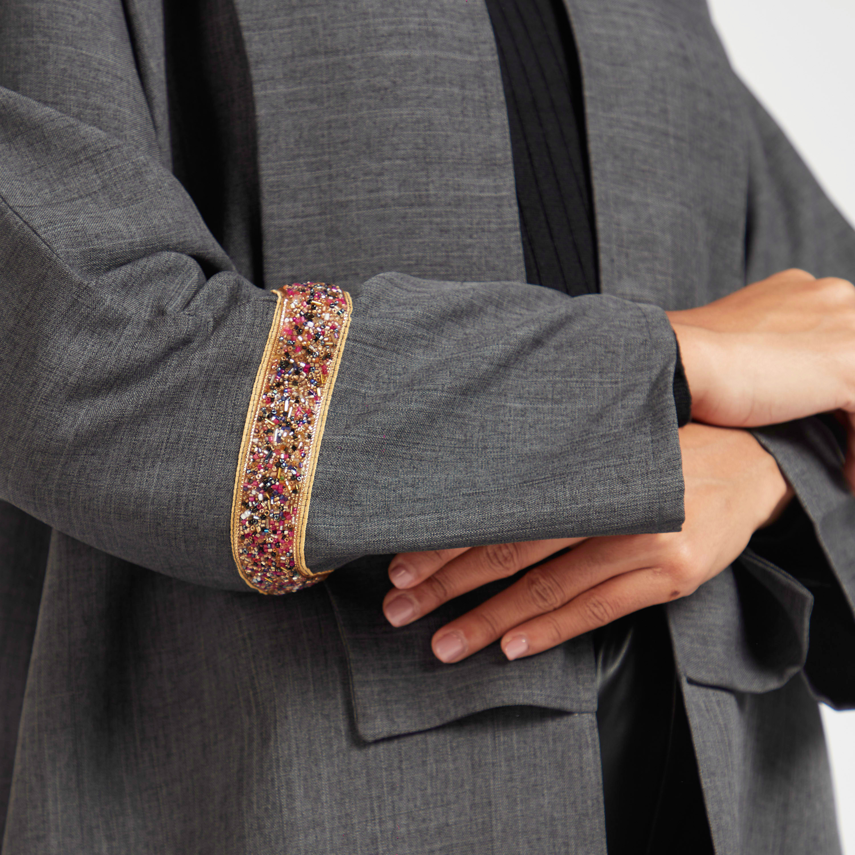عباية سادة بفتحة أماميّة من يارا-women-arabicclothing-abayas-image-4