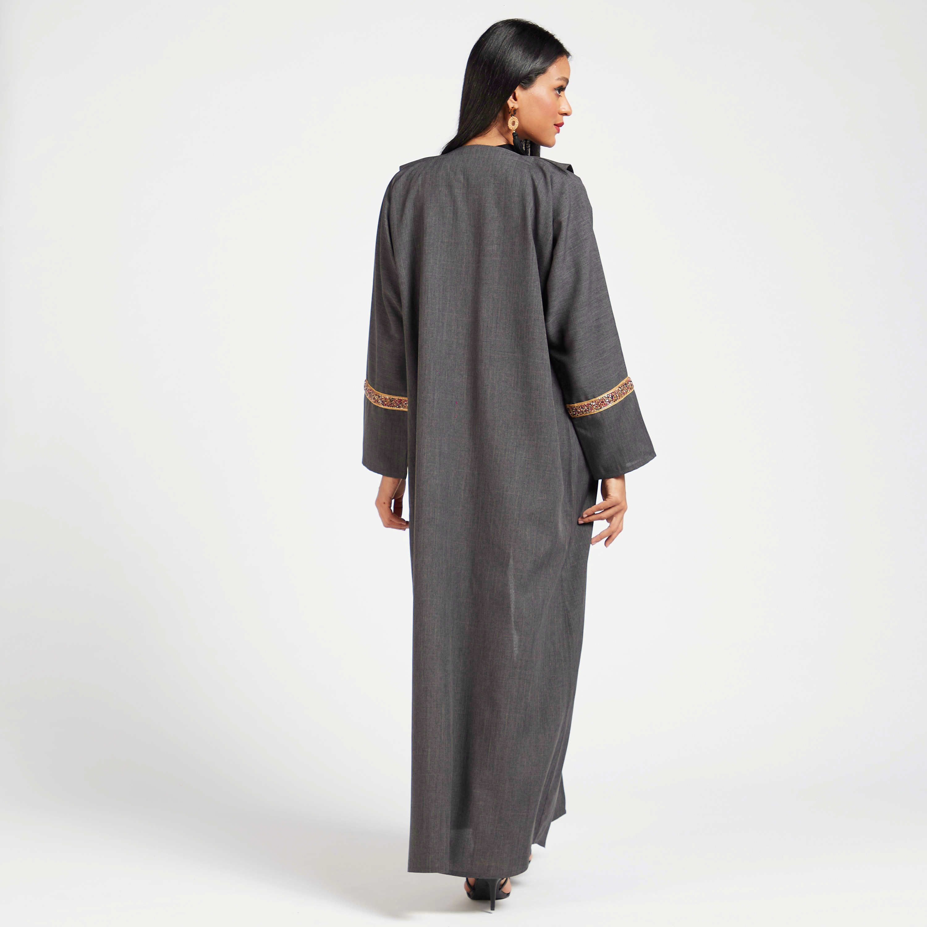 عباية سادة بفتحة أماميّة من يارا-women-arabicclothing-abayas-image-5