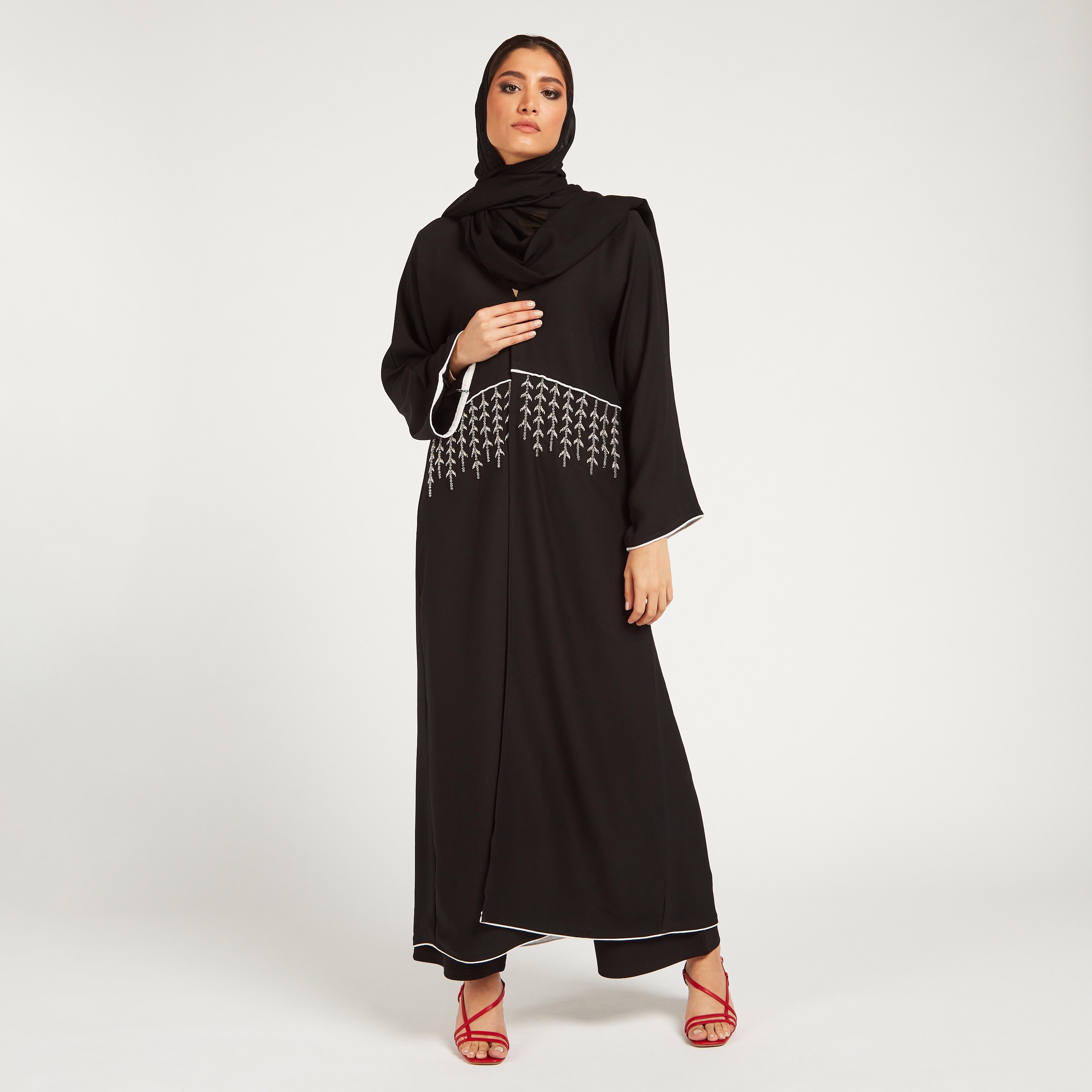 عباية إيه لاين مزيّنة بأكمام طويلة من يارا-women-arabicclothing-abayas-image-1