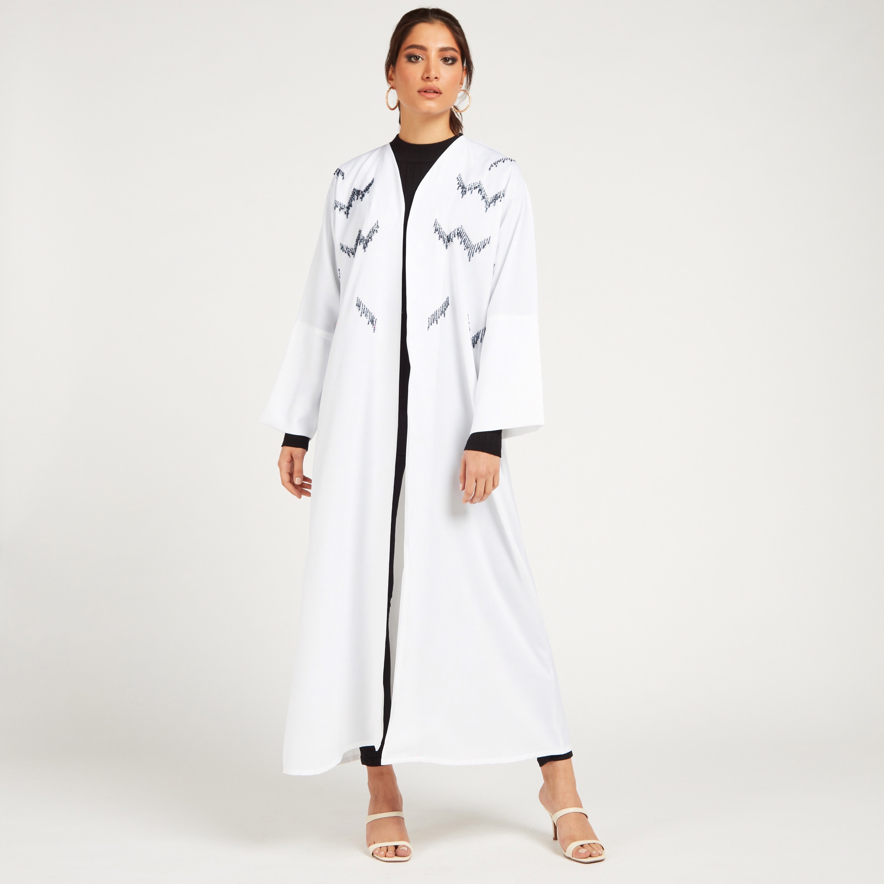 عباية مزيّنة بفتحة أمامية وأكمام طويلة من يارا-women-arabicclothing-abayas-image-2