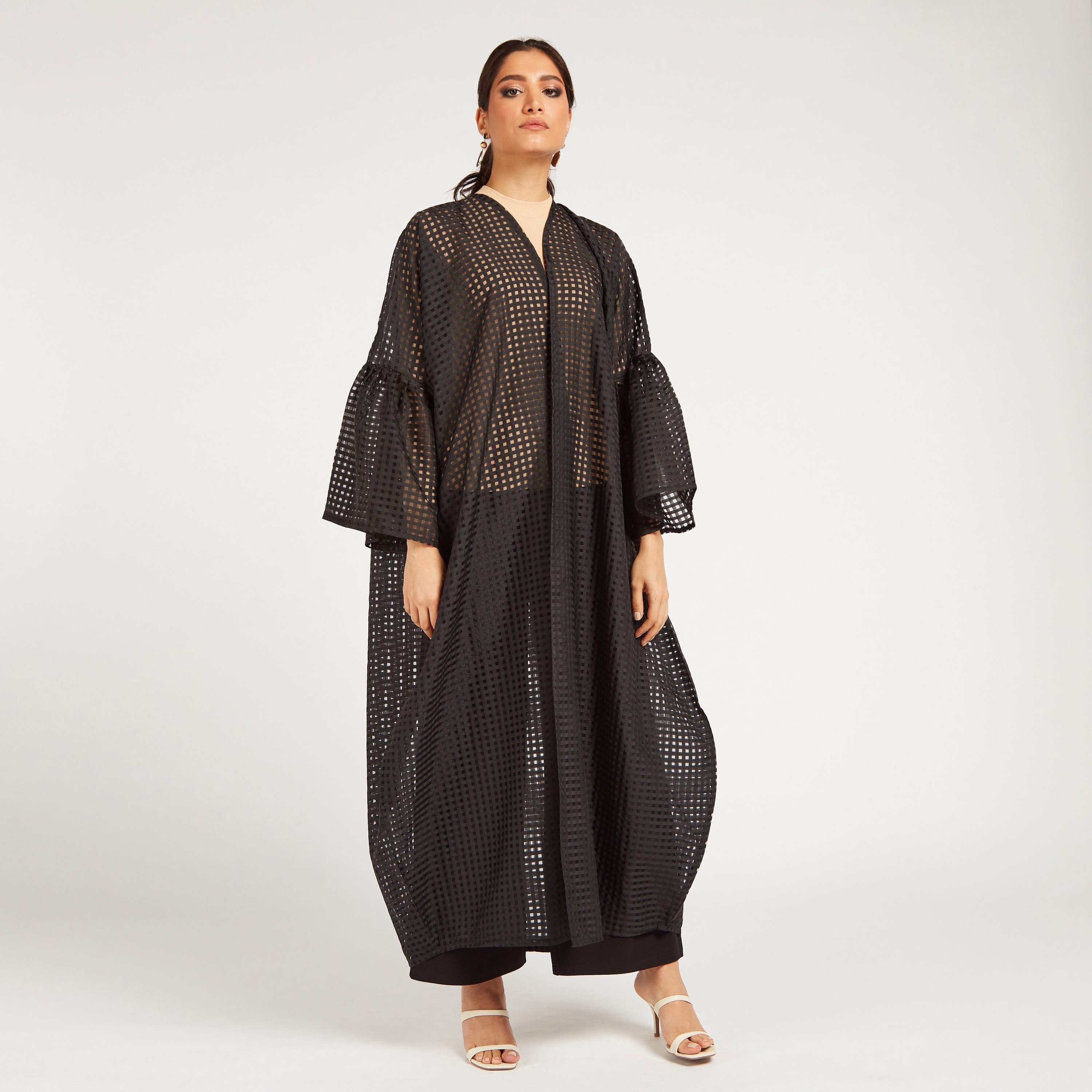 عباية كاروهات مفتوحة من الأمام بأكمام منفوخة من يارا-women-arabicclothing-abayas-image-4