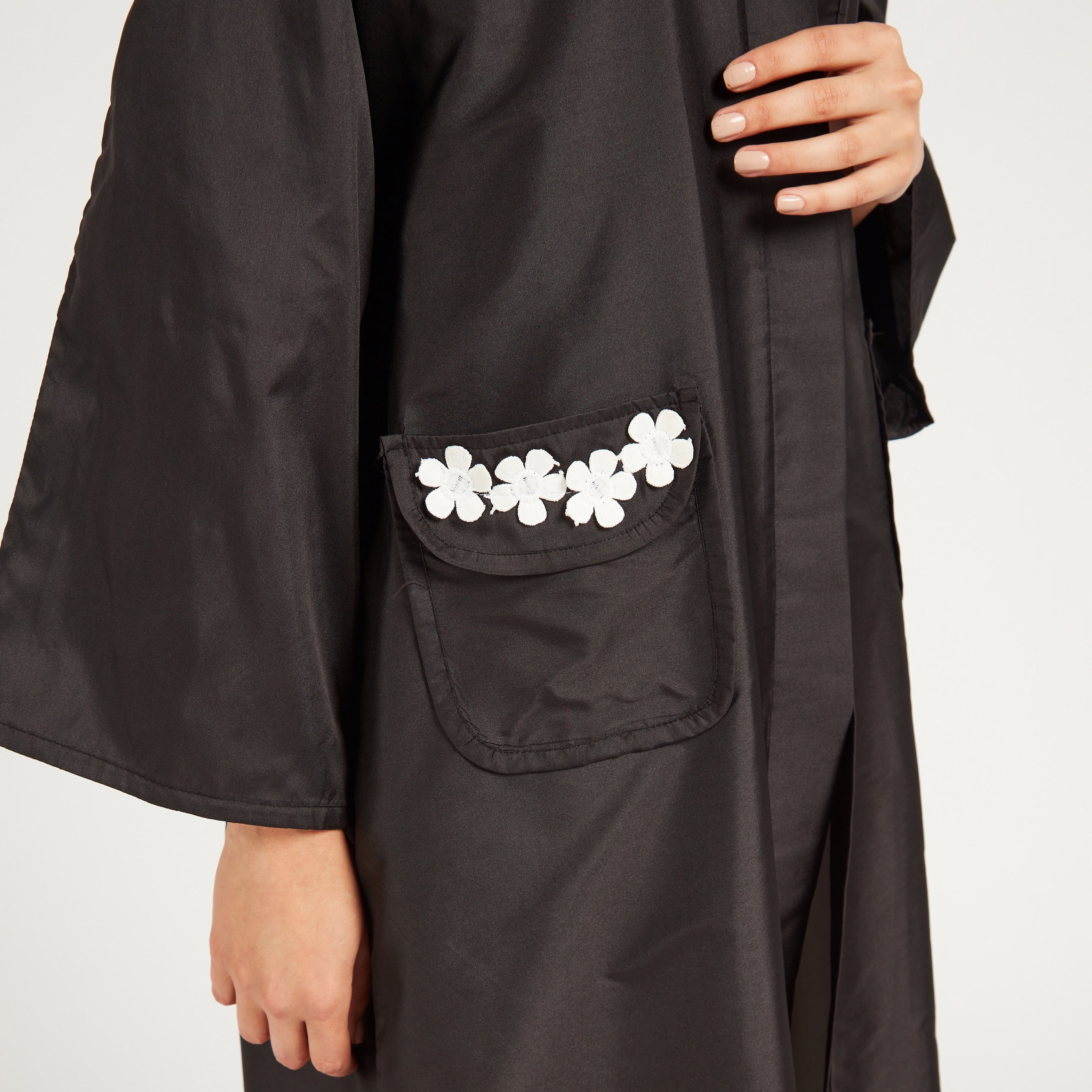 عباية سادة بأكمام طويلة وجيوب من يارا-women-arabicclothing-abayas-image-4