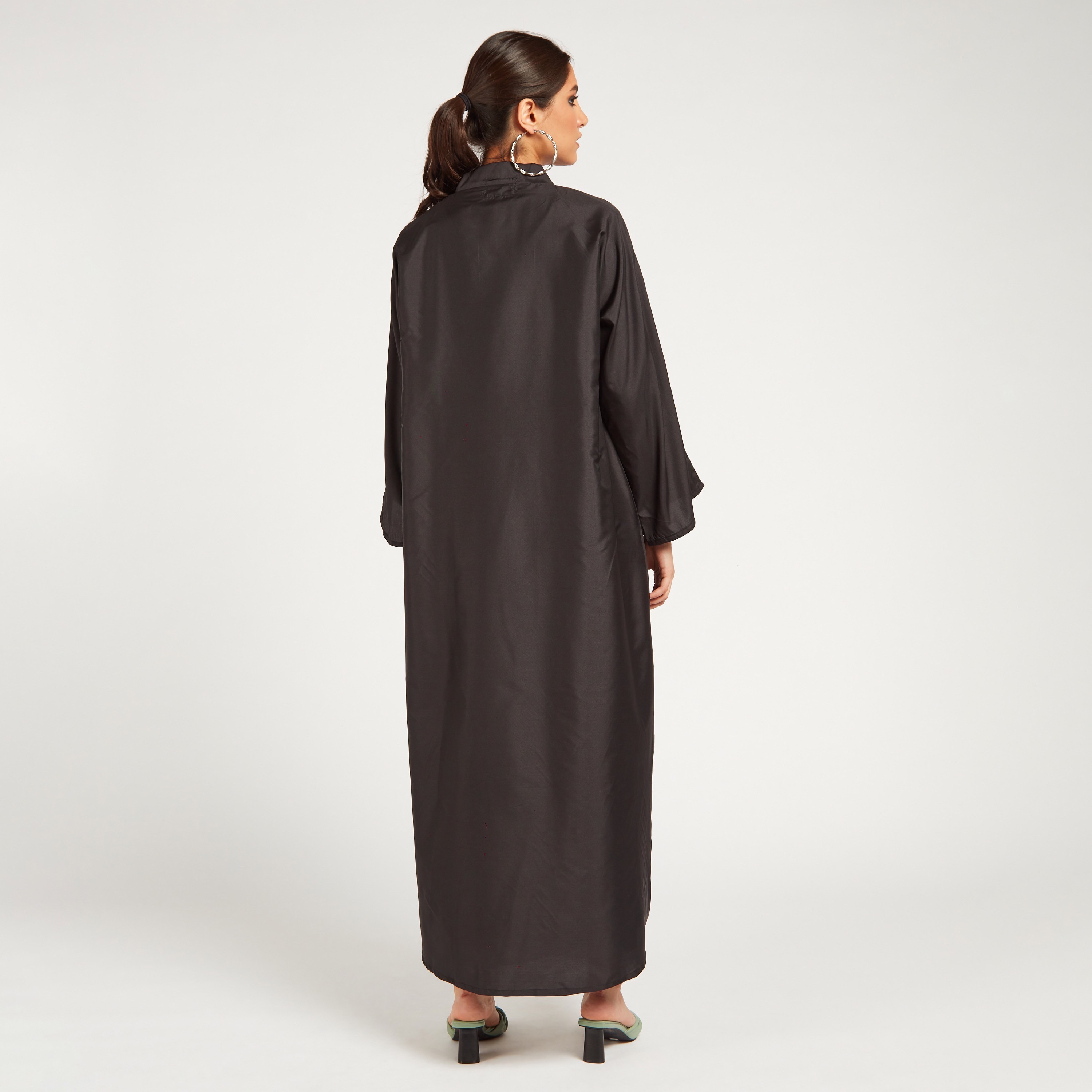 عباية سادة بأكمام طويلة وجيوب من يارا-women-arabicclothing-abayas-image-5