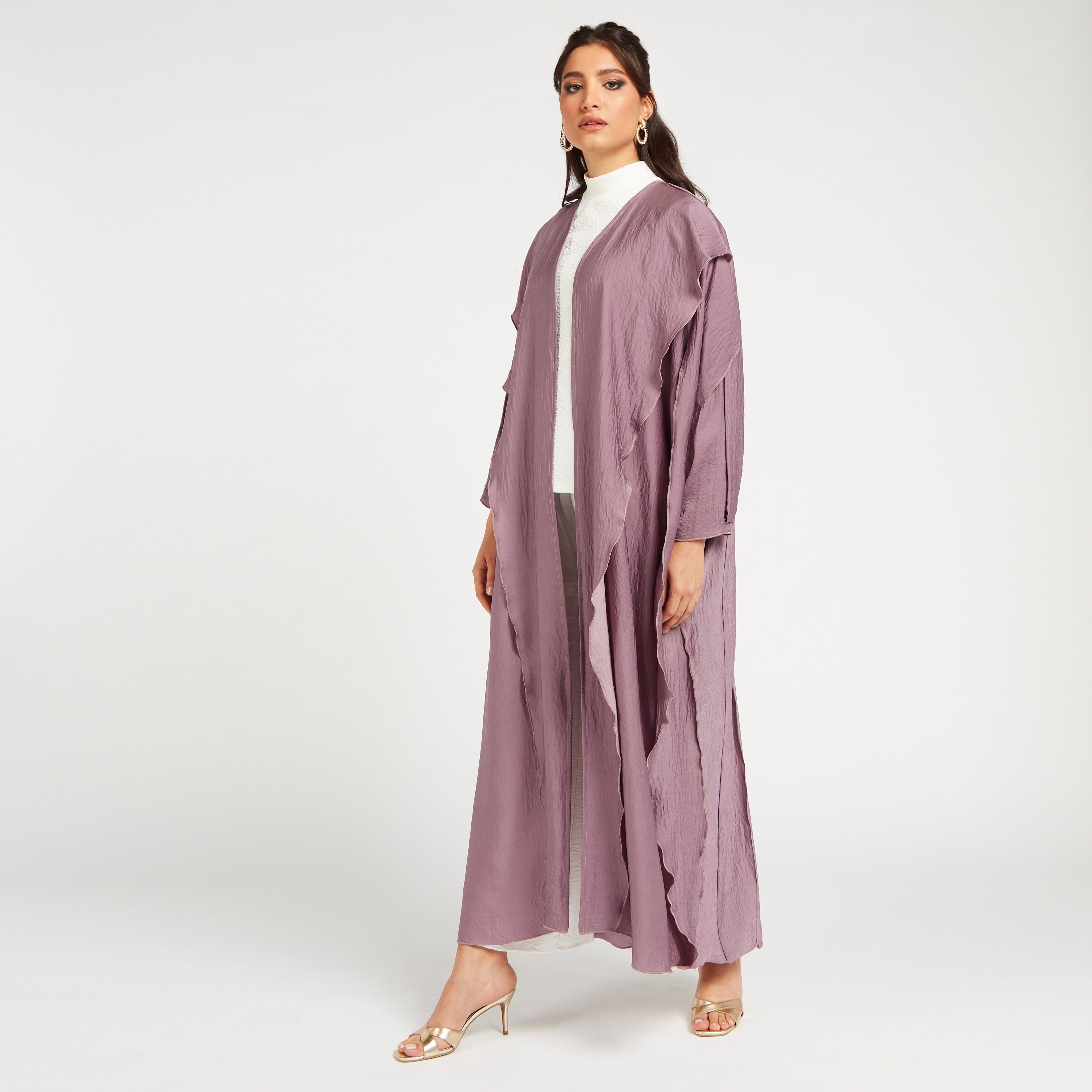عباية بارزة الملمس مفتوحة من الأمام بتفاصيل طبقات من يارا-women-arabicclothing-abayas-image-2