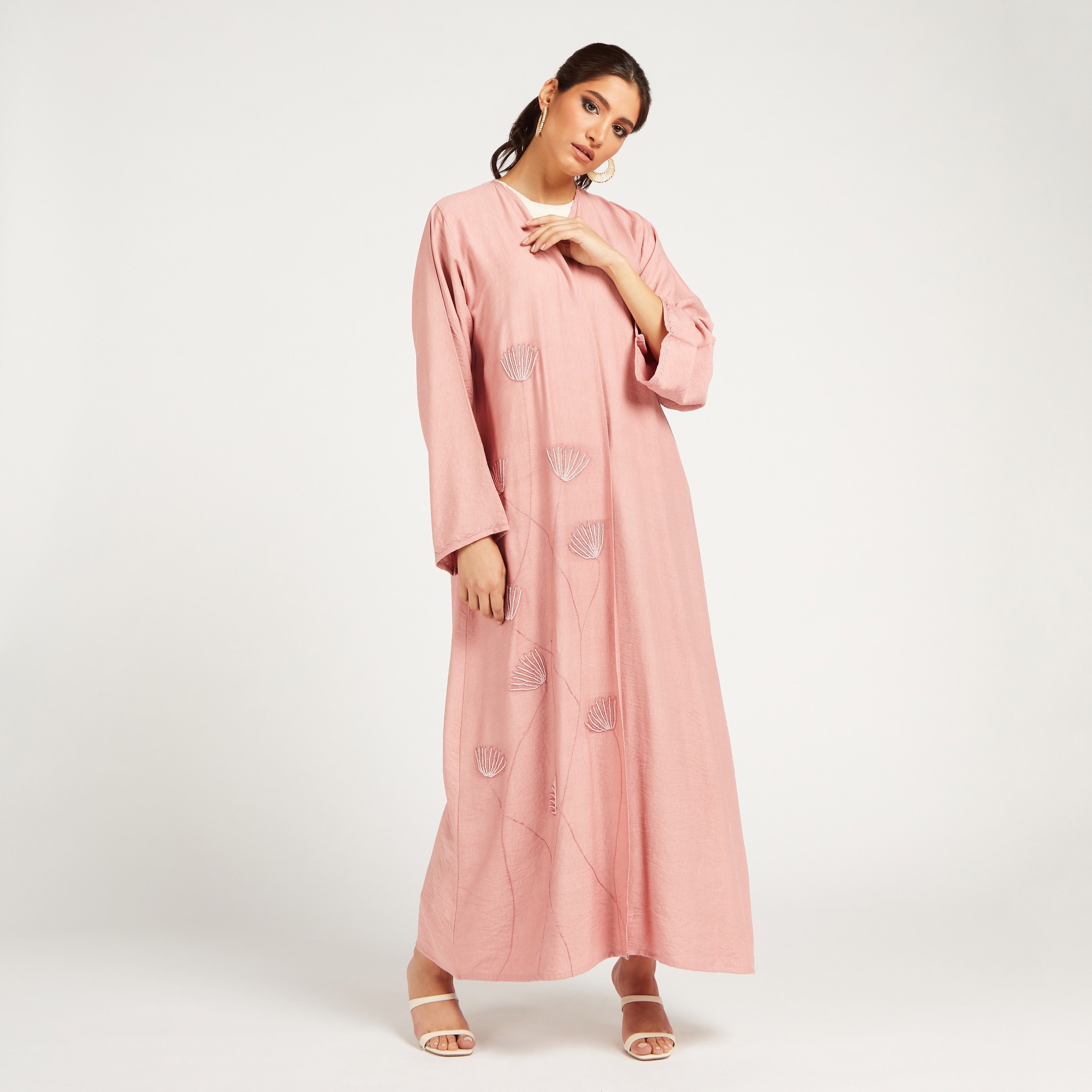 عباية طويلة مزيّنة بأكمام طويلة من يارا-women-arabicclothing-abayas-image-1