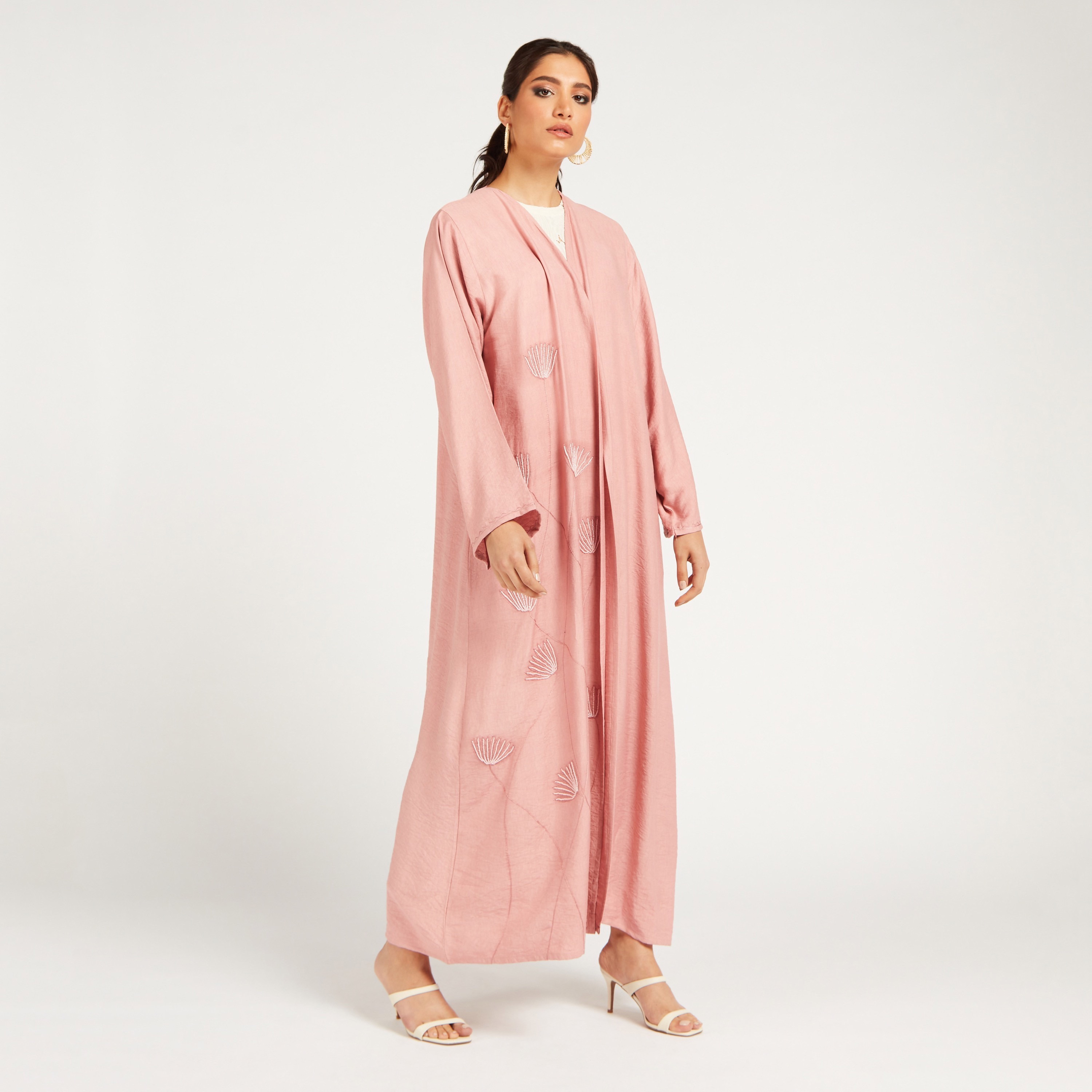 عباية طويلة مزيّنة بأكمام طويلة من يارا-women-arabicclothing-abayas-image-2