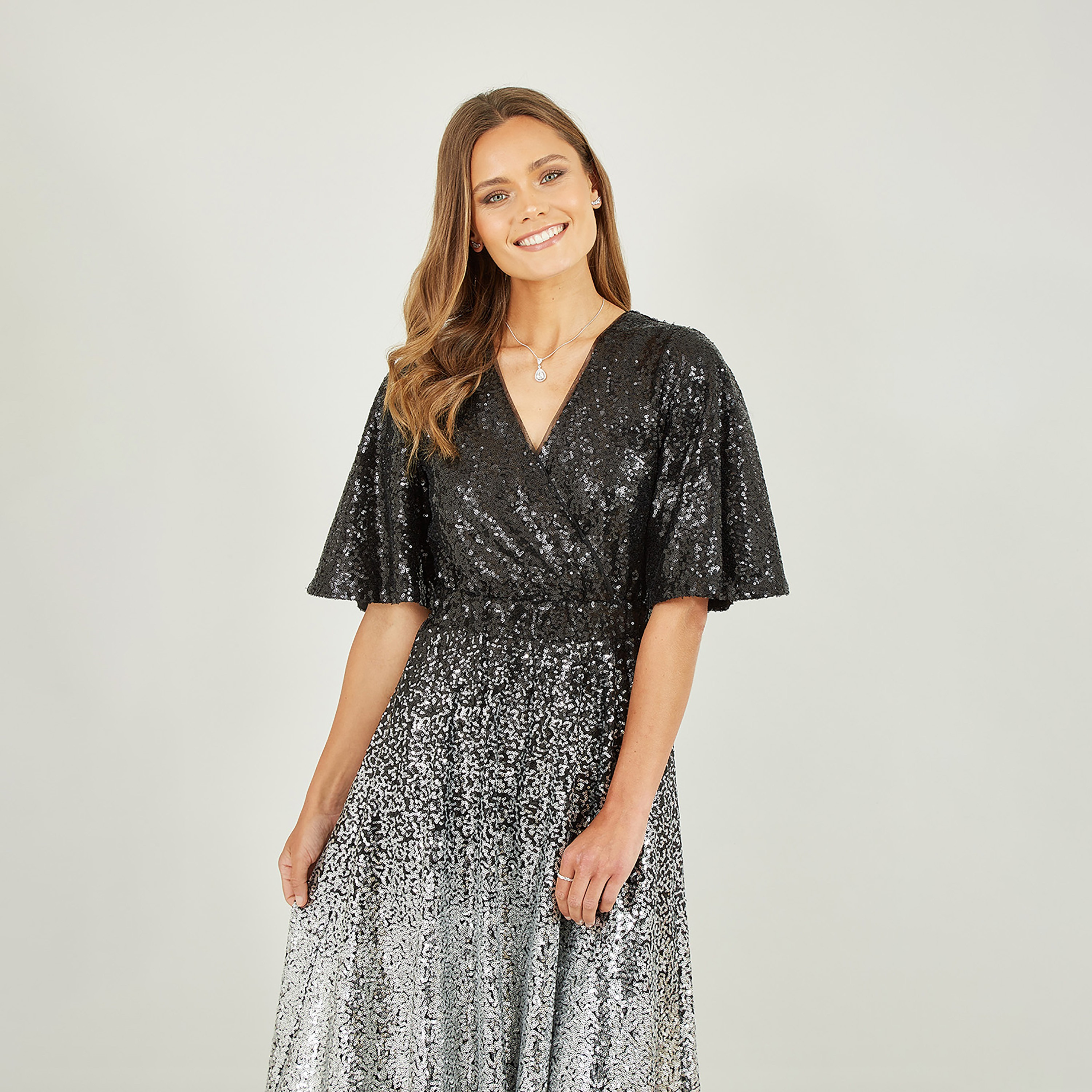 فستان سهرة نسائي متوسط الطول باللونين الأسود والفضي مع ترتر أومبير من يامي-women-clothing-dresses-image-3