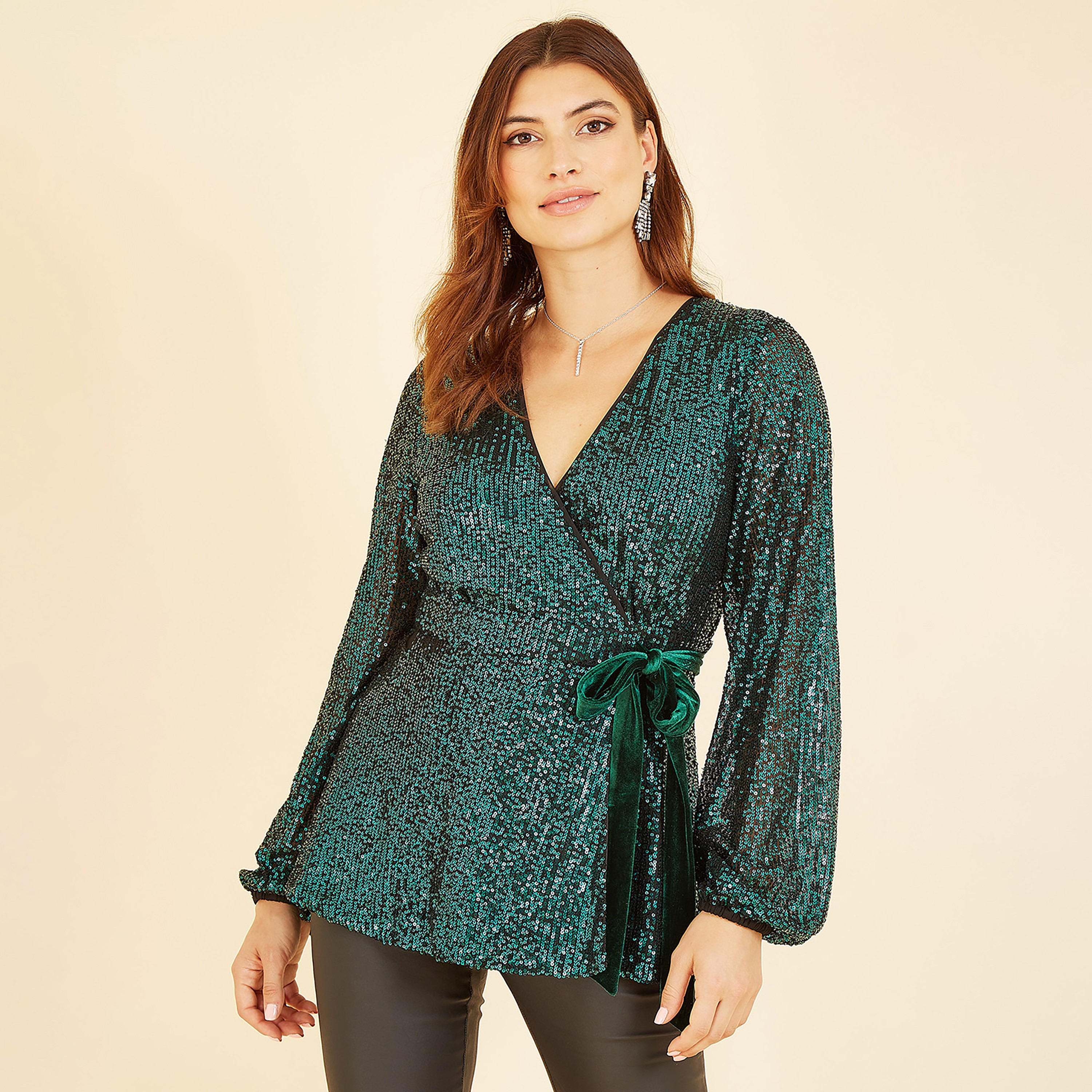بلوزة نسائية مسائية باللون الأخضر مع ربطة عنق مخملية من يامي-women-clothing-shirtsandblouses-blouses-image-1