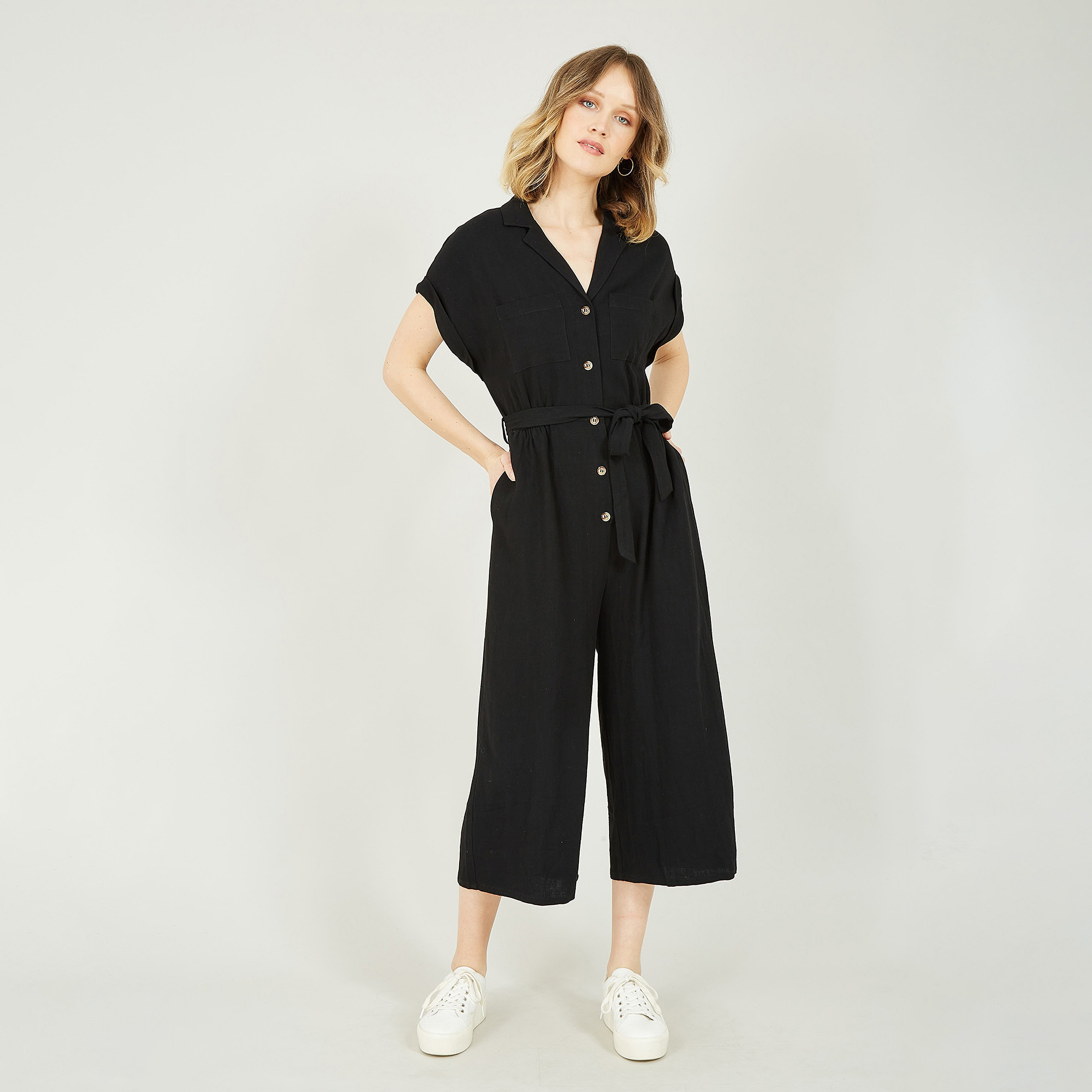 جمبسوت أسود من الكتان للنساء برباط أمامي من يامي-women-clothing-jumpsuits-image-1