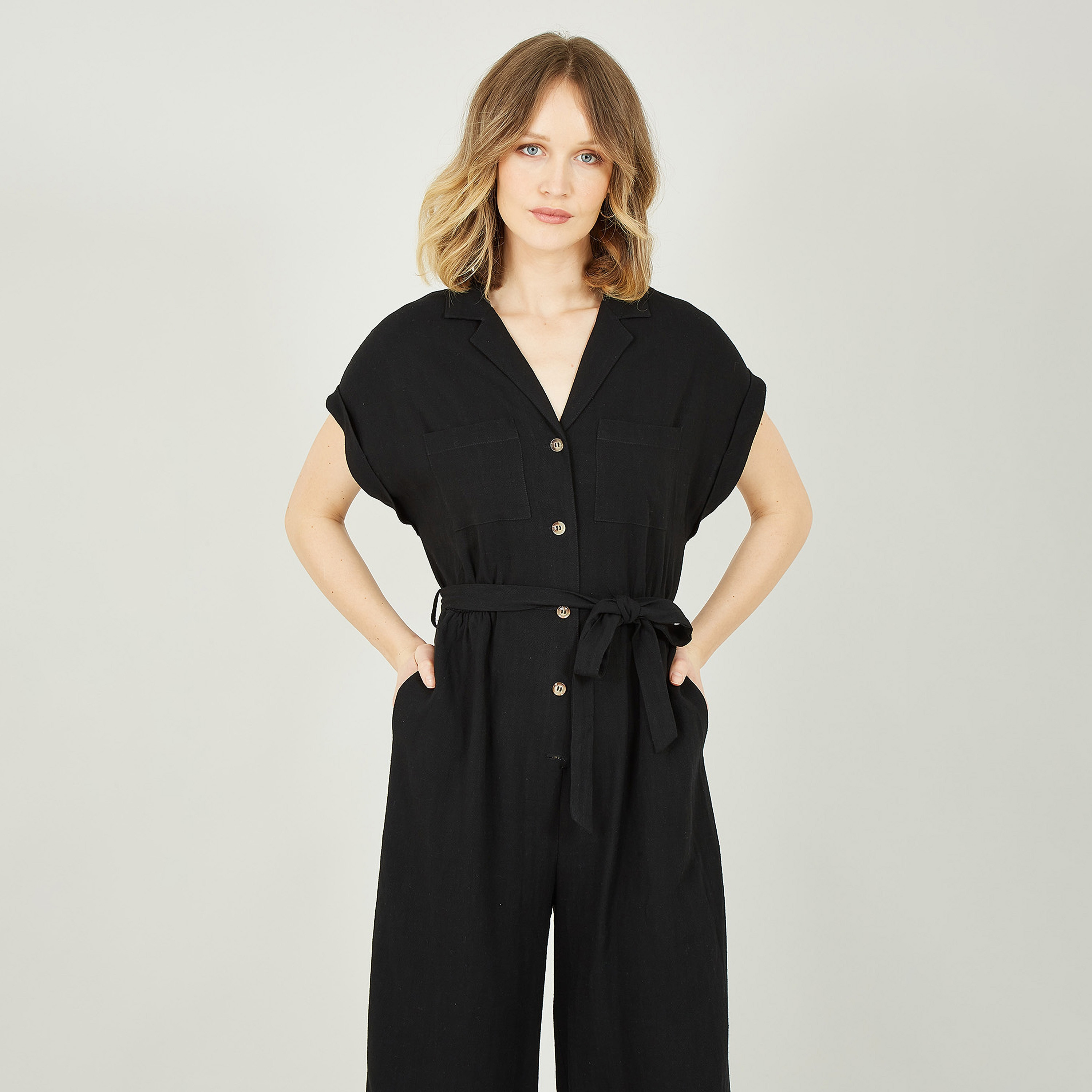 جمبسوت أسود من الكتان للنساء برباط أمامي من يامي-women-clothing-jumpsuits-image-3
