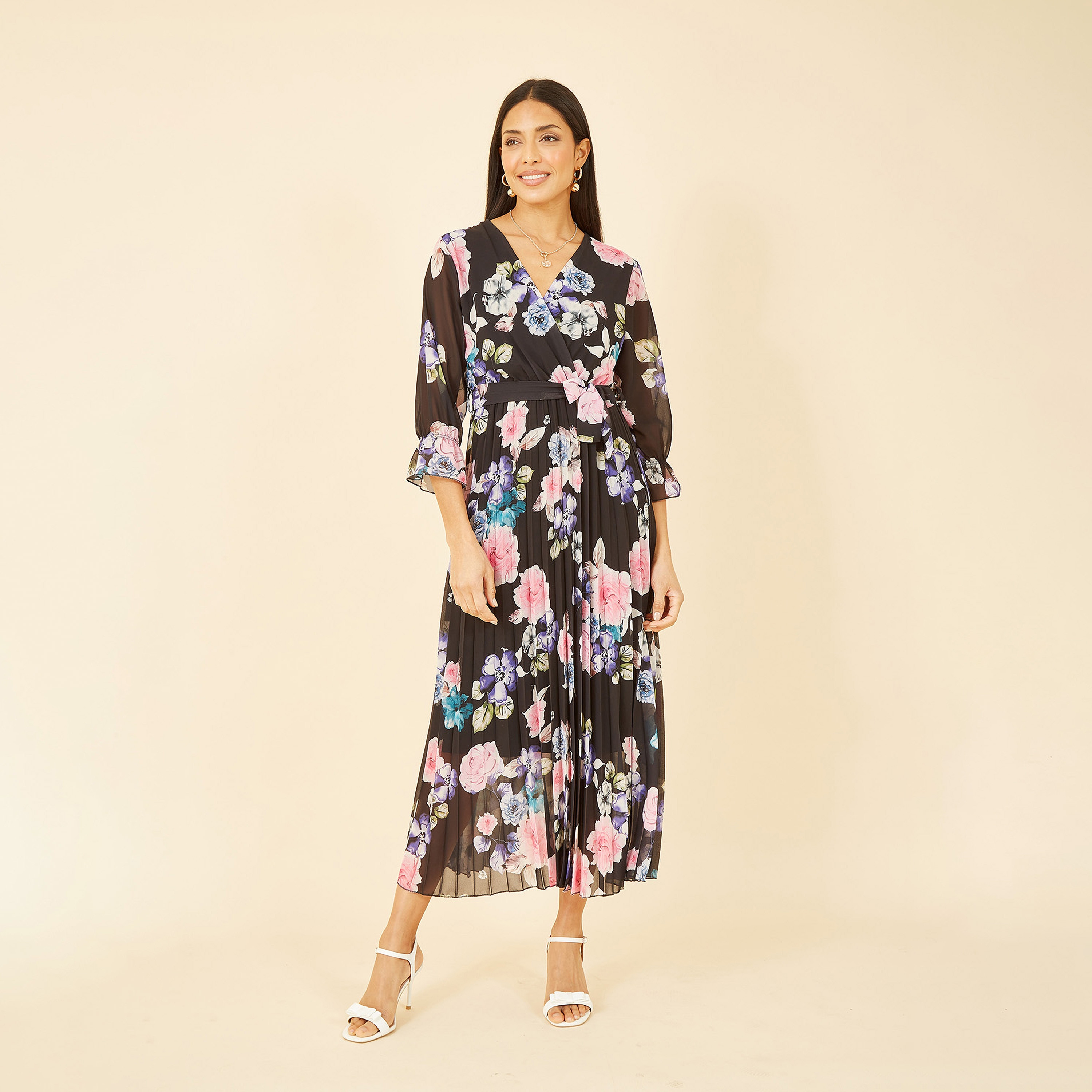 فستان متوسط الطول أسود اللون مزين بثنيات منقوش بالورود للنساء من يامي-women-clothing-dresses-image-1