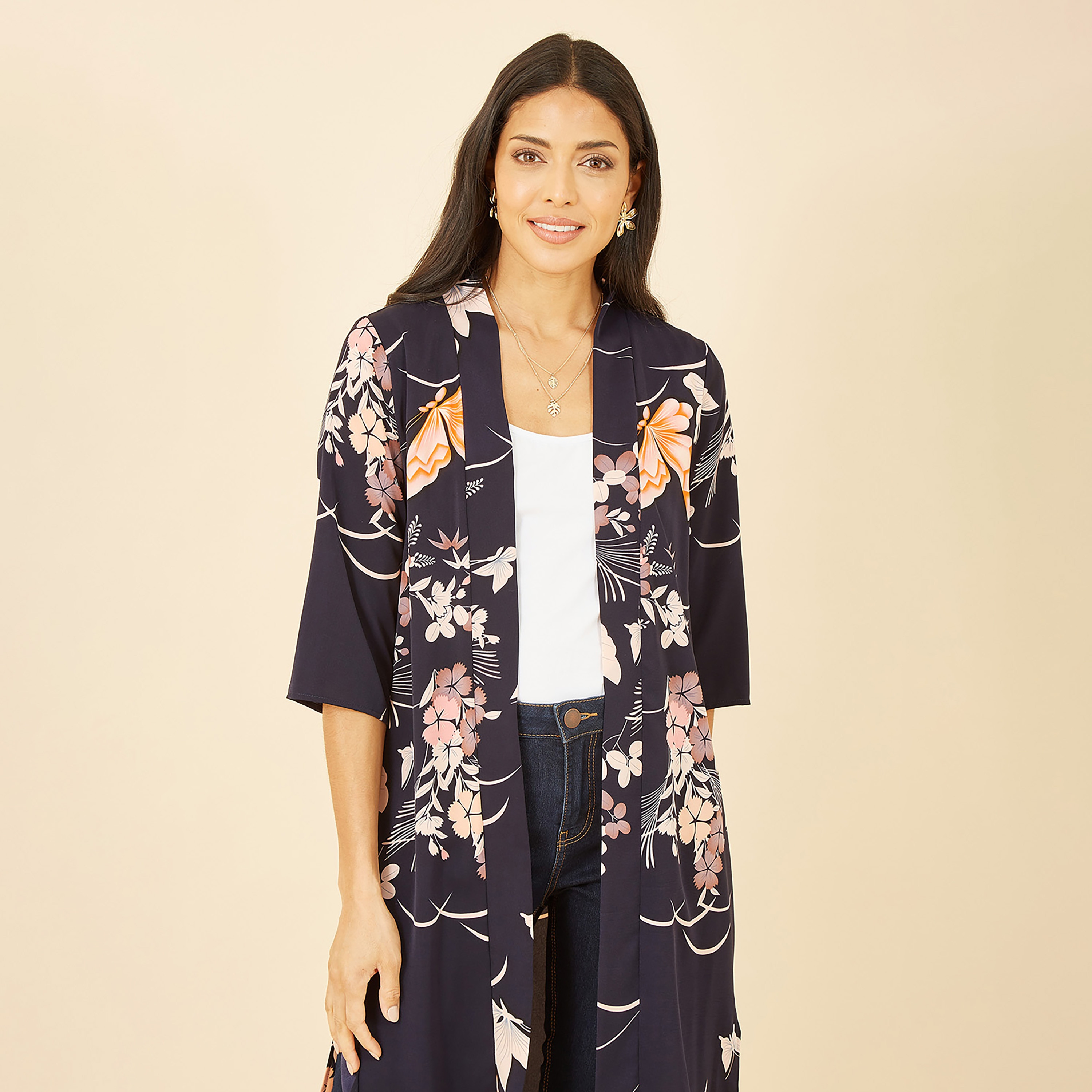 كيمونو نسائي طويل من الساتان بطبعة فراشات باللون الأزرق الداكن من يامي-women-clothing-shirtsandblouses-blouses-image-1
