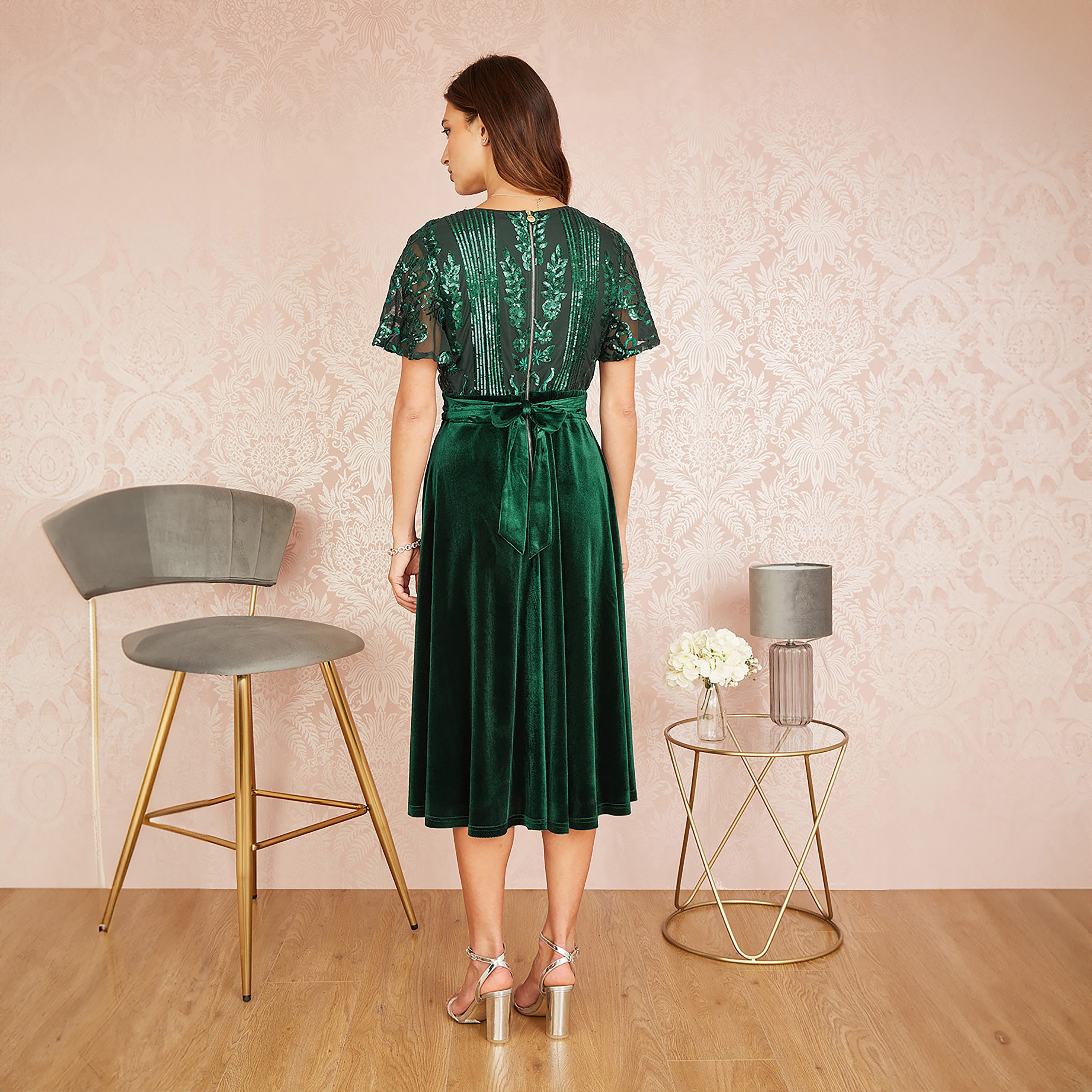 فستان متوسط الطول مزين بالمخمل بتصميم ملفوف للنساء للسهرات من يامي-women-clothing-dresses-image-2