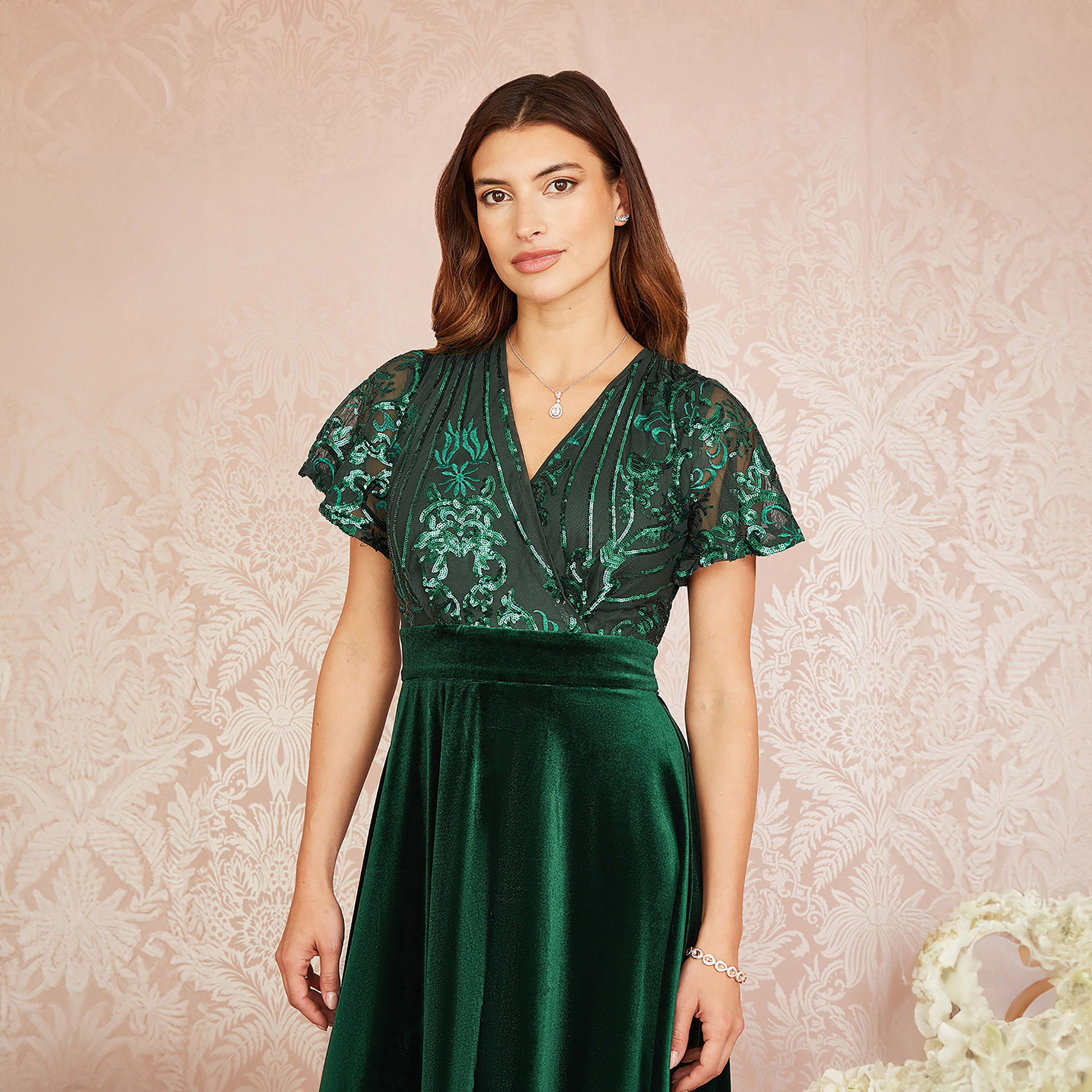 فستان متوسط الطول مزين بالمخمل بتصميم ملفوف للنساء للسهرات من يامي-women-clothing-dresses-image-4