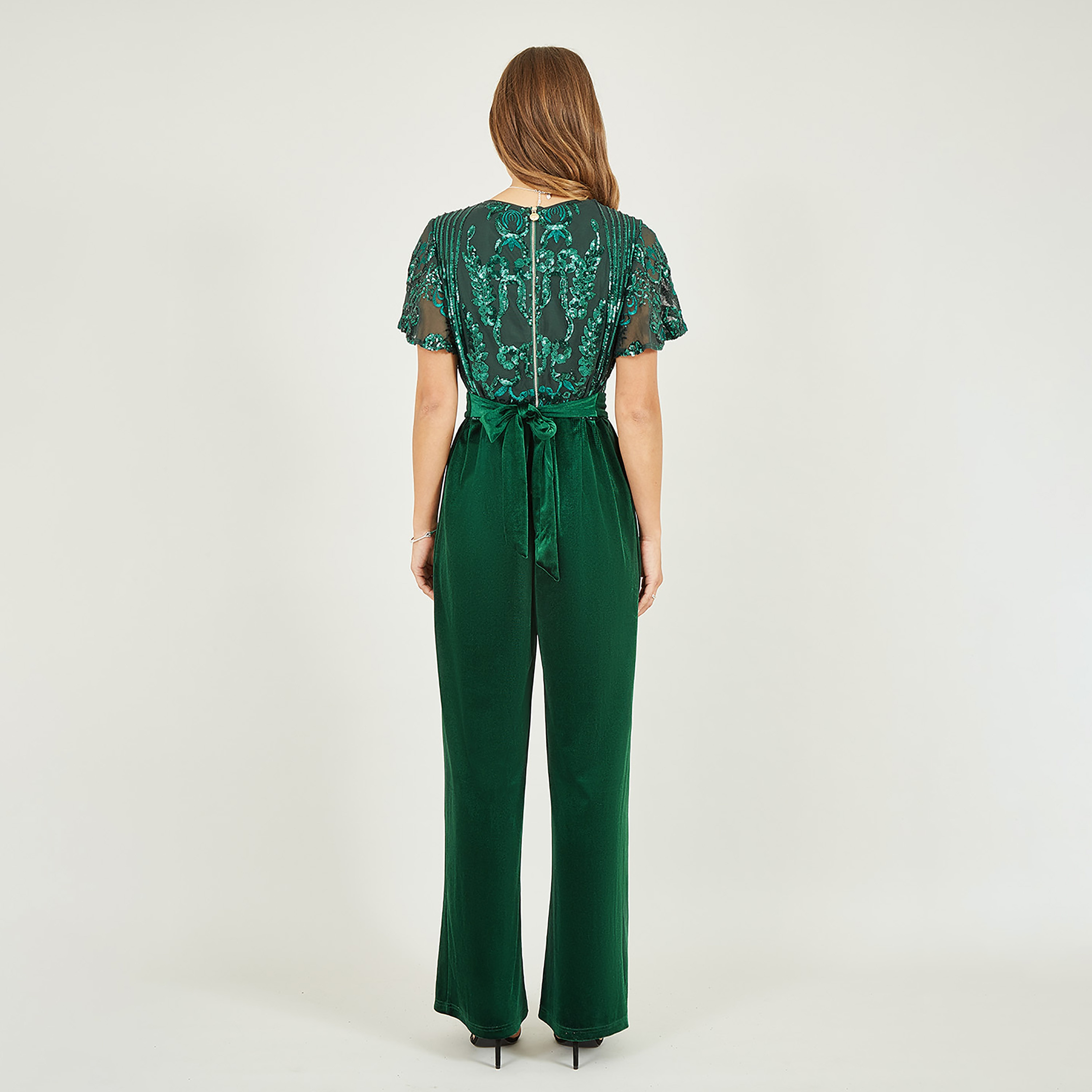 جمبسوت نسائي مسائي مخملي مزين بالترتر بأكمام ملائكية من يامي-women-clothing-jumpsuits-image-2