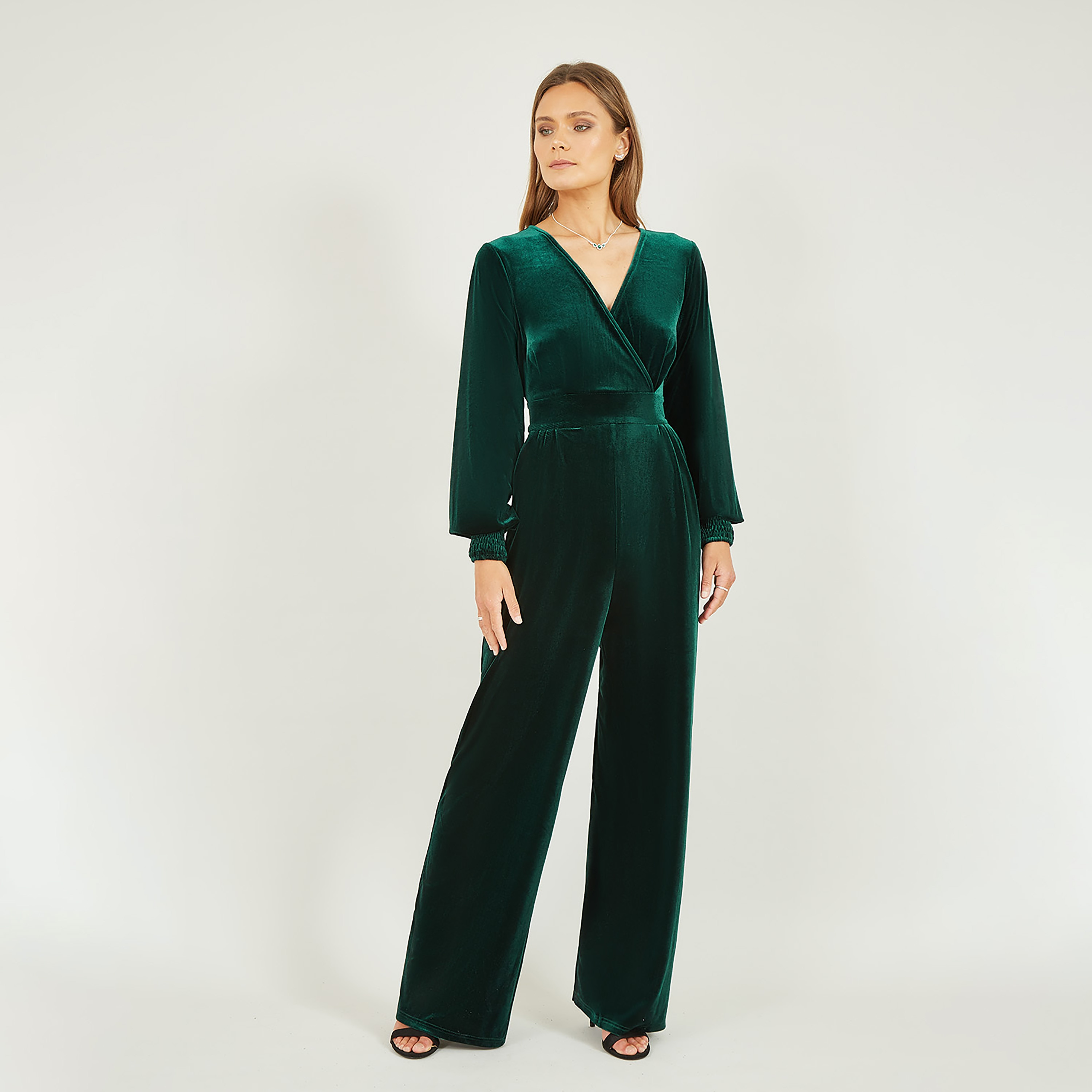جمبسوت نسائي سهرة بأكمام طويلة باللون الأخضر المخملي من يامي-women-clothing-jumpsuits-image-1