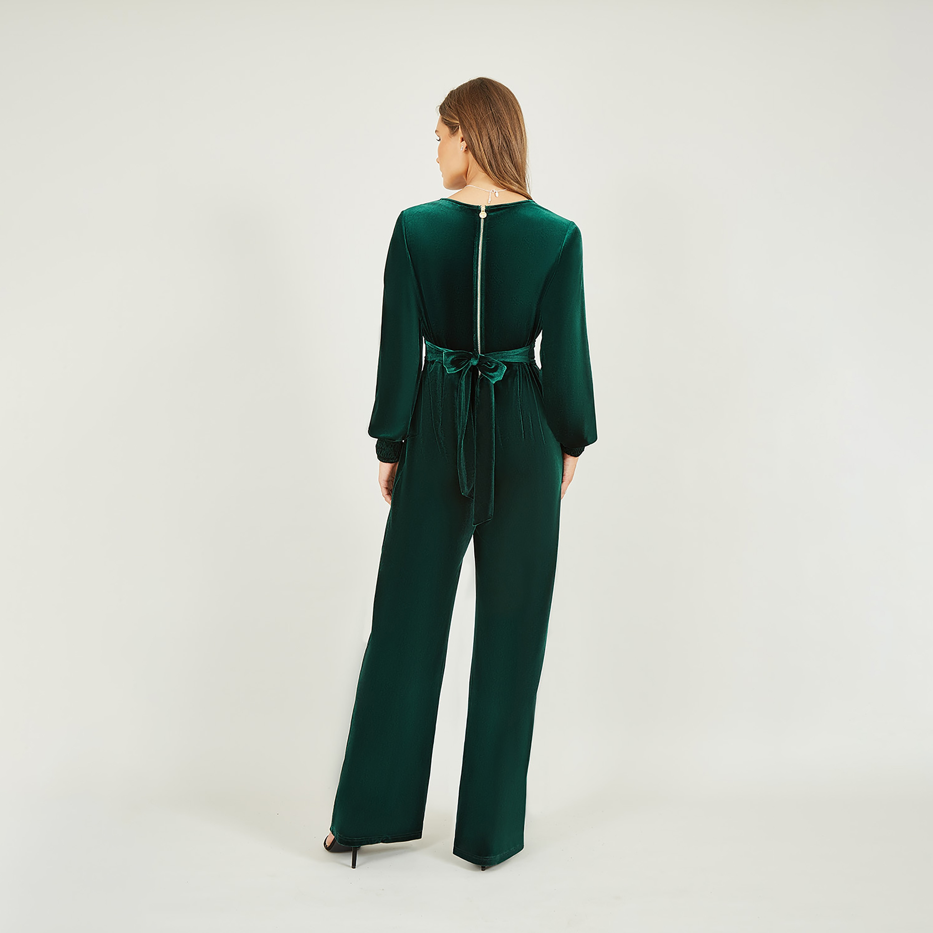 جمبسوت نسائي سهرة بأكمام طويلة باللون الأخضر المخملي من يامي-women-clothing-jumpsuits-image-2