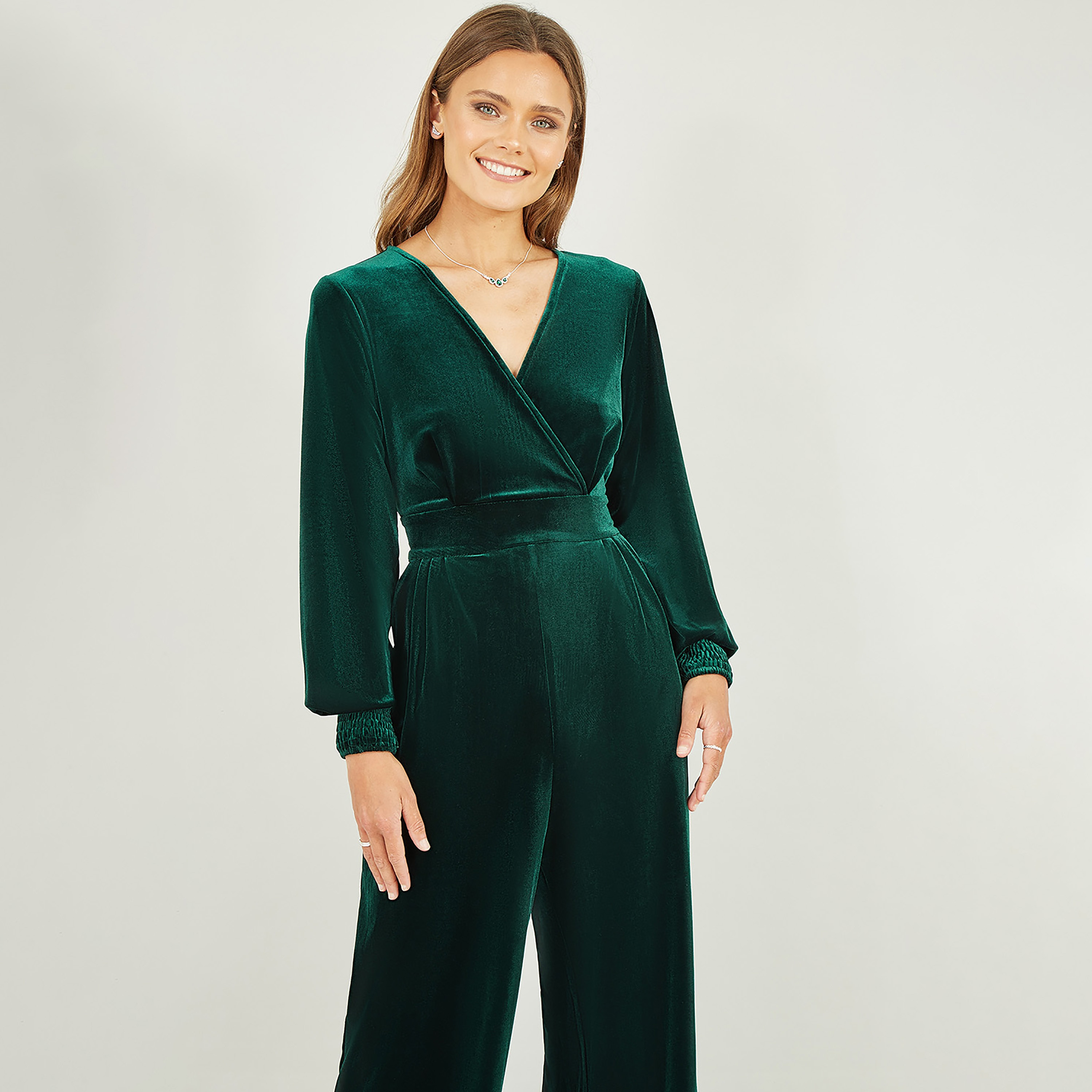 جمبسوت نسائي سهرة بأكمام طويلة باللون الأخضر المخملي من يامي-women-clothing-jumpsuits-image-3