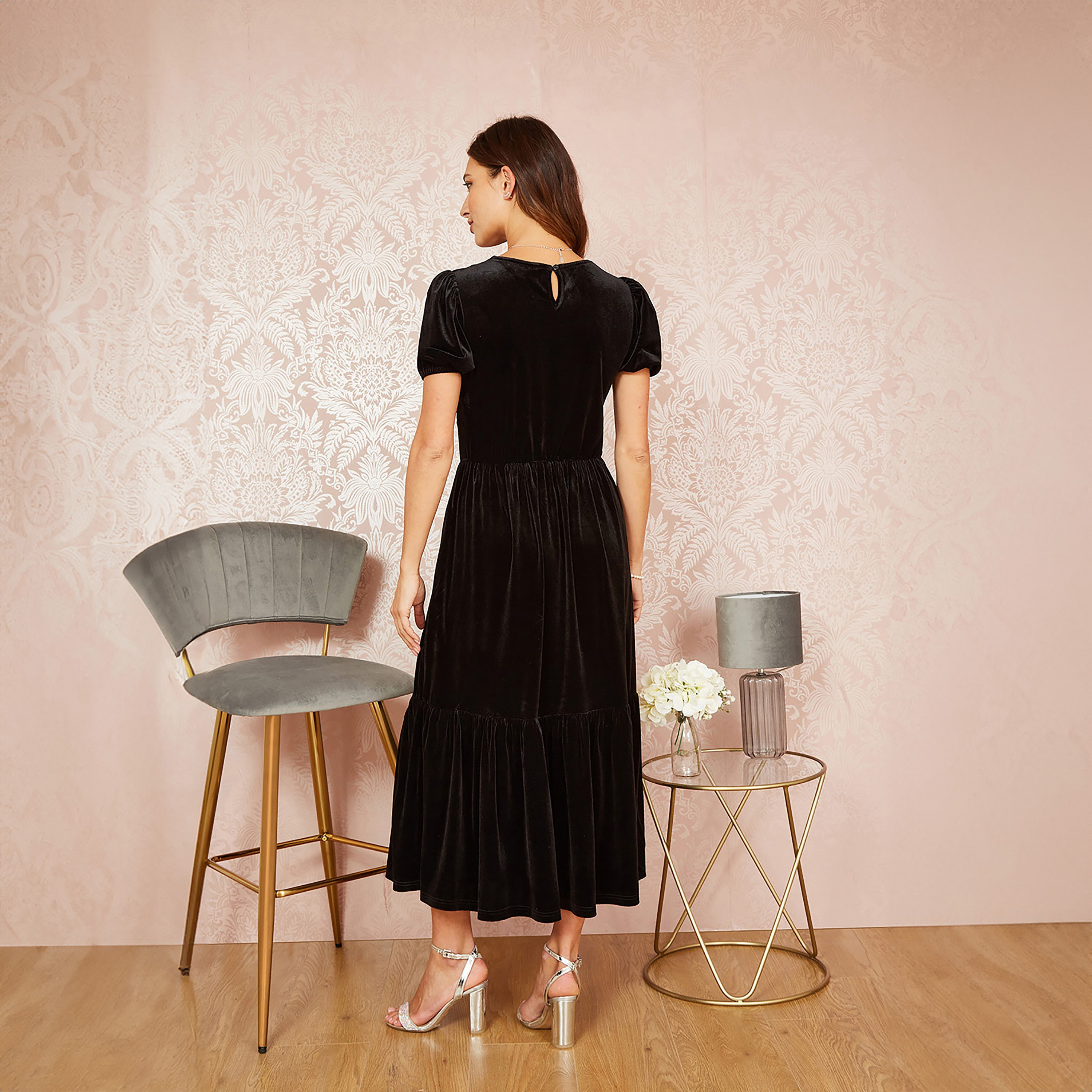 فستان متوسط الطول بأكمام منفوخة من المخمل الأسود للنساء لحفلات السهرة من يامي-women-clothing-dresses-image-2